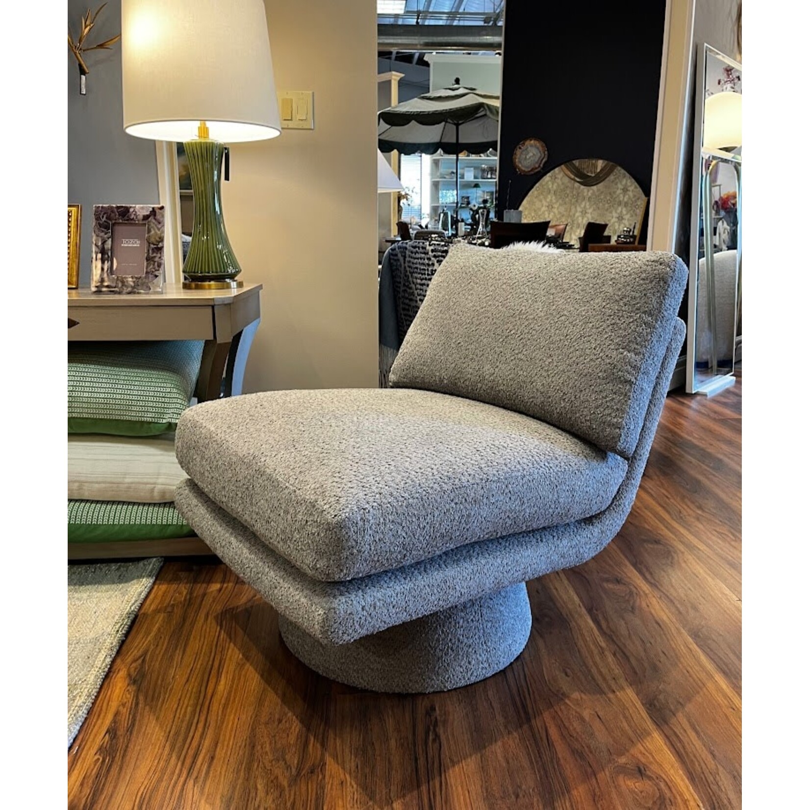 Vanguard Furniture Mira Swivel Chair Tinsley Silver
