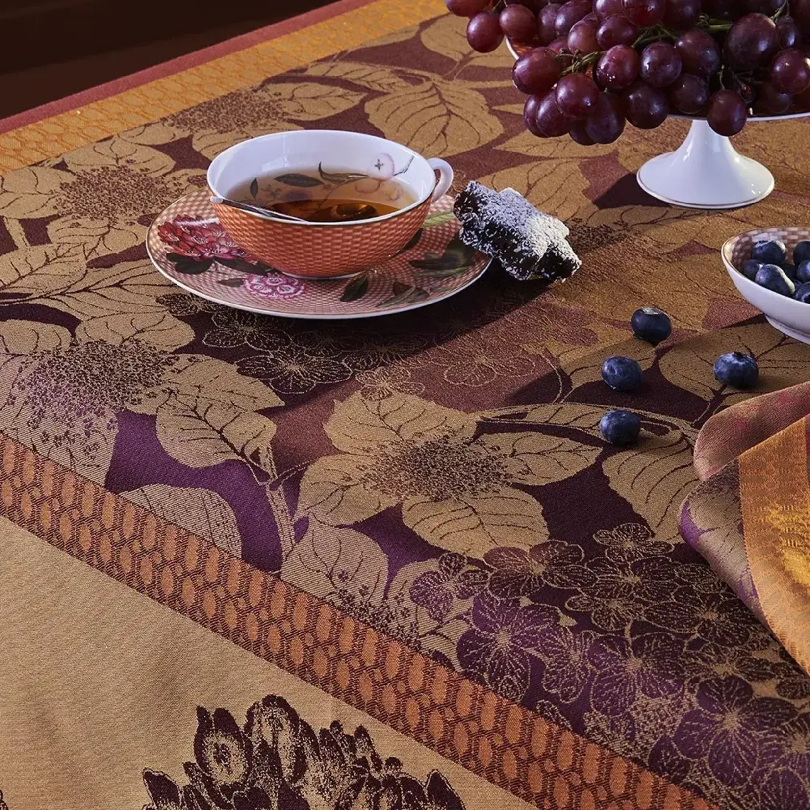 Garnier Thiebaut Hortensias Rouille Tablecloth 69x69