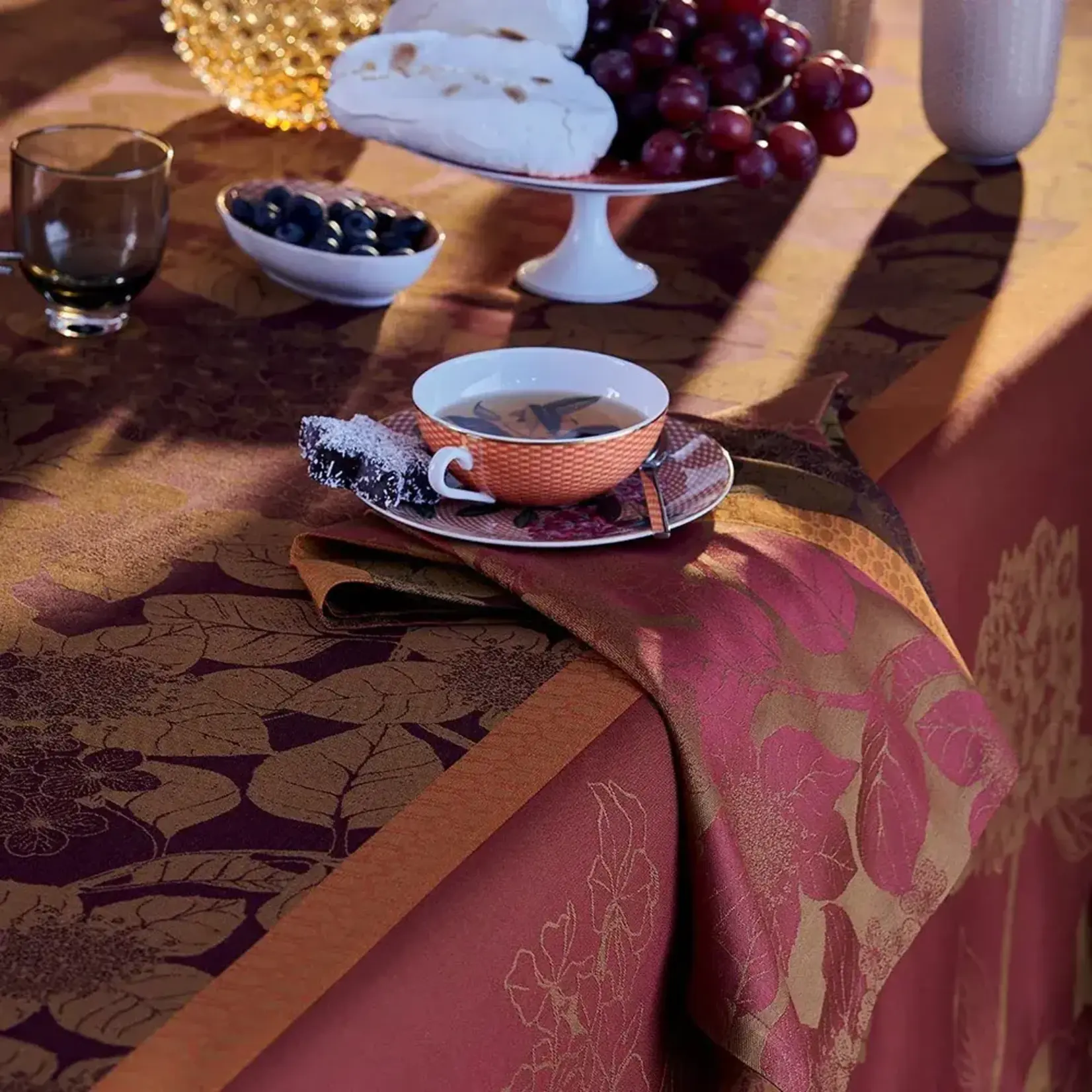 Garnier Thiebaut Hortensias Rouille Tablecloth 69x69