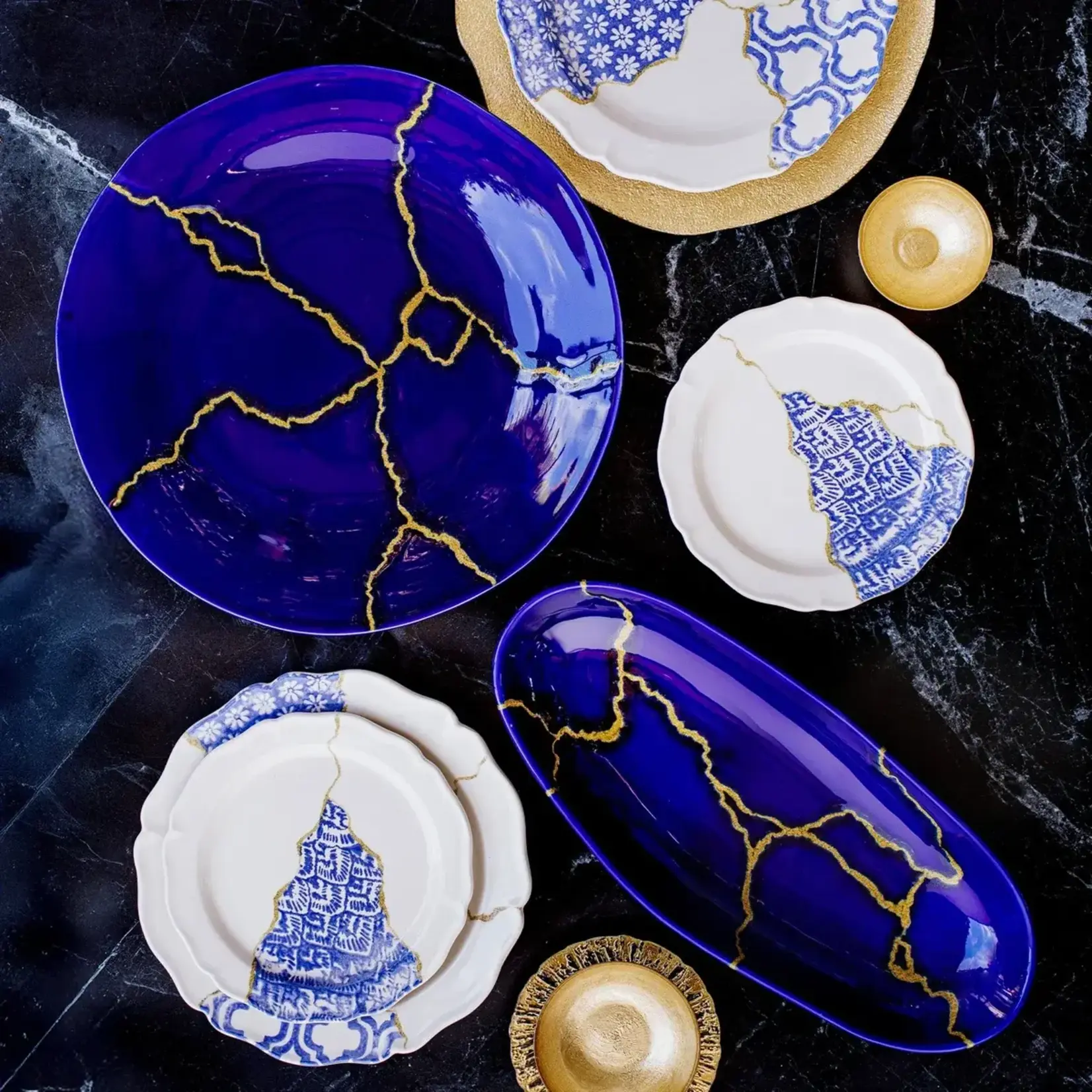 Vietri Storia Blue and Gold Round Platter