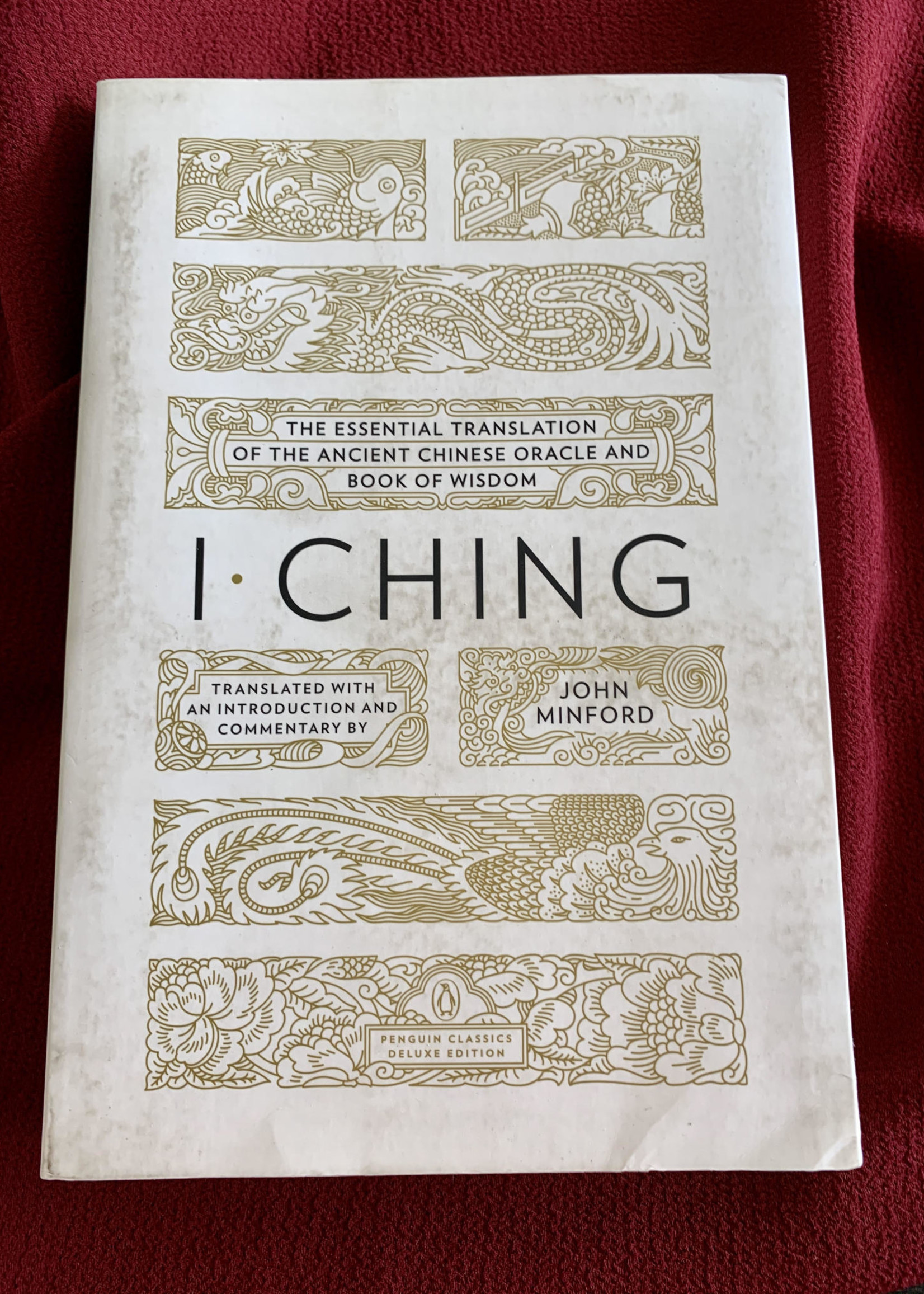 I Ching THE ESSENTIAL TRANSLATION OF THE ANCIENT CHINESE ORACLE AND BOOK OF WISDOM (PENGUIN CLASSICS DELUXE EDITION) - Translated by John Minford