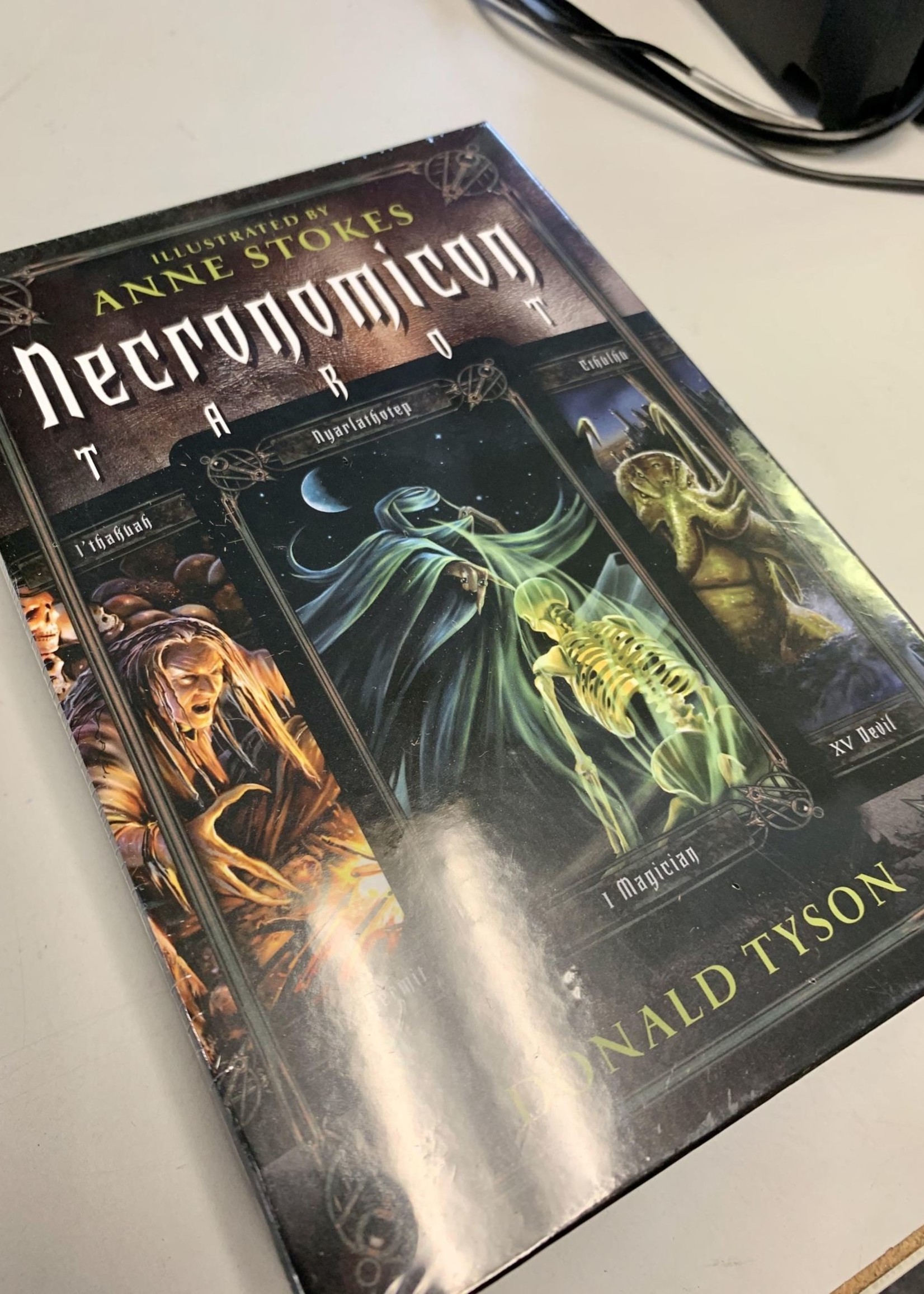 The Necronomicon Tarot - Donald Tyson - Illustrated by Anne Stokes