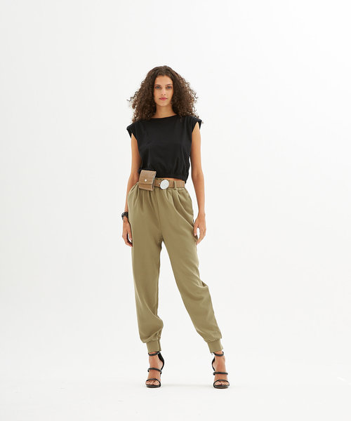 BELTED CREPPE PANTS