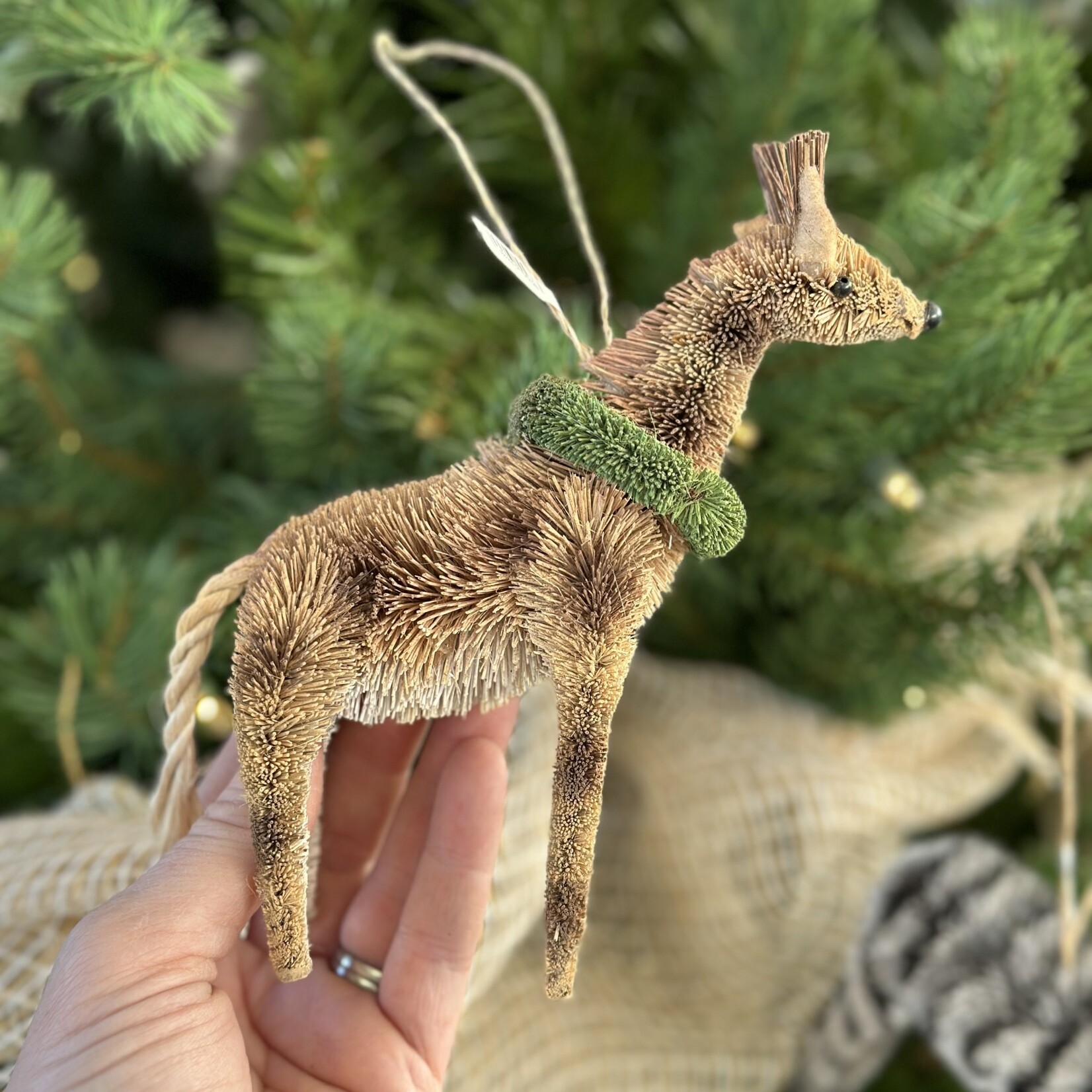 Giraffe with Wreath Ornament
