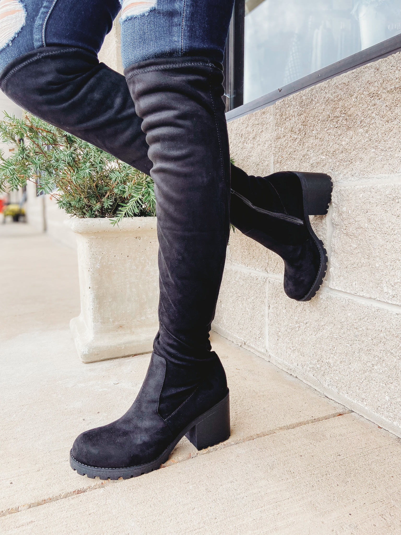 Black Women's Tall & Knee High Boots | Dillard's
