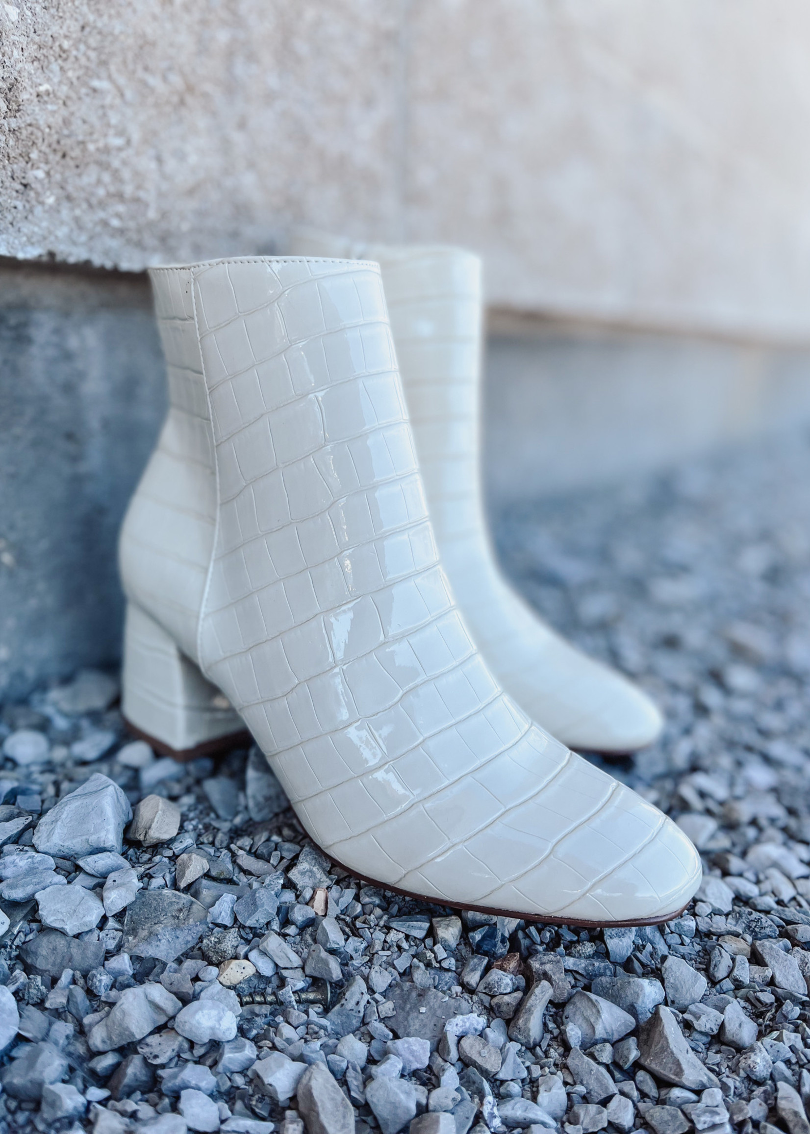 Chinese Laundry Davinna Glas Croc Cream Bootie