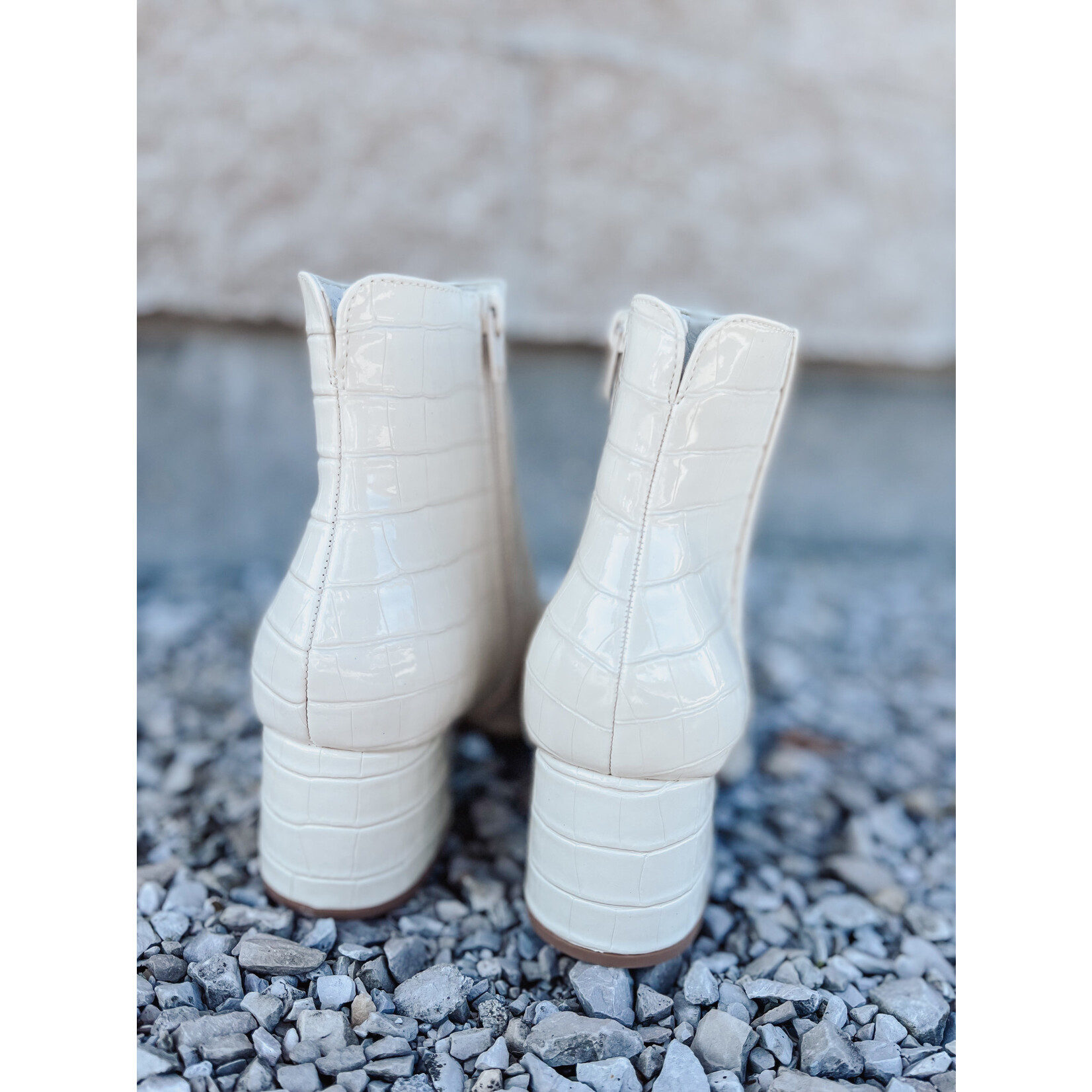 Chinese Laundry Davinna Glas Croc Cream Bootie