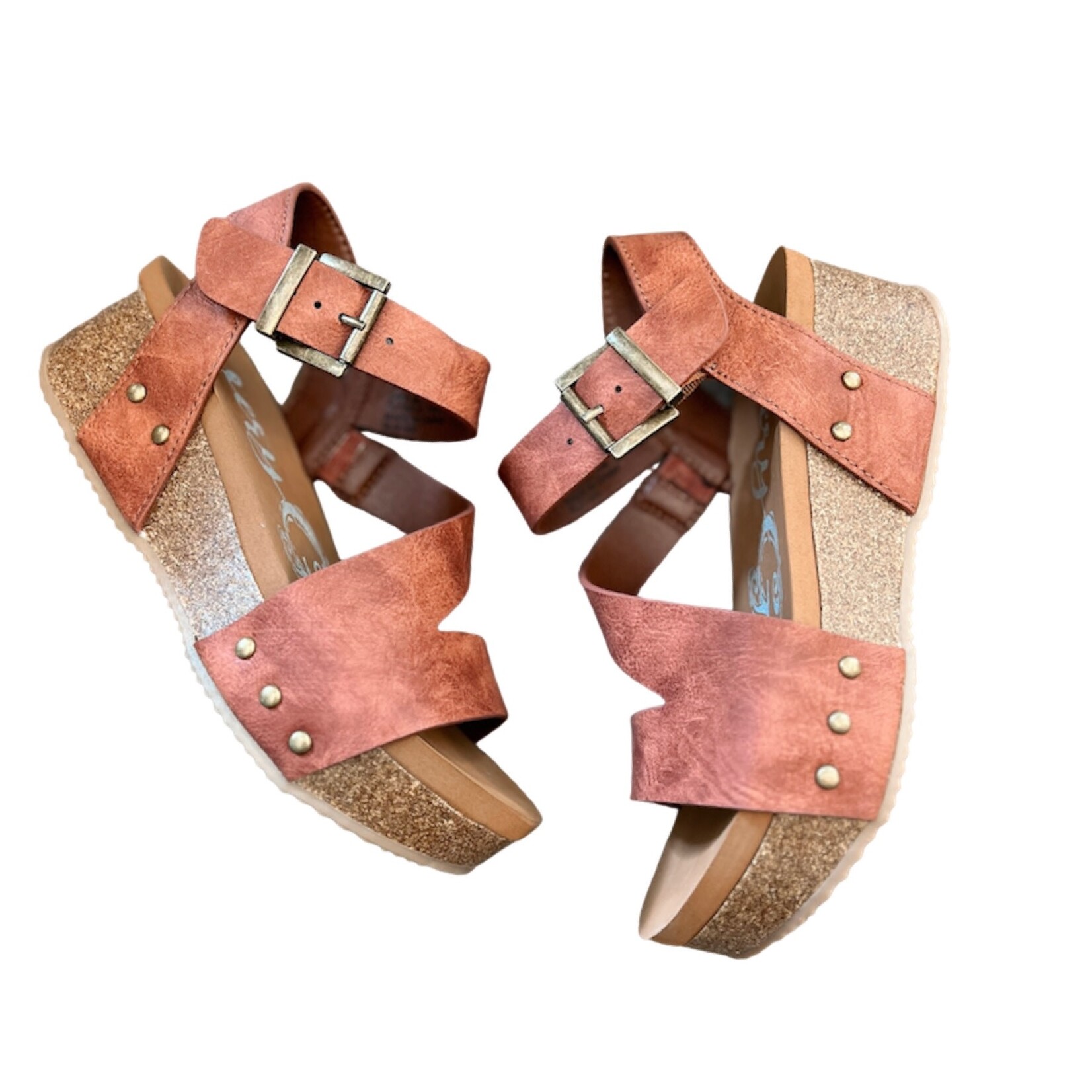 Very G Shayne Rust Wedge