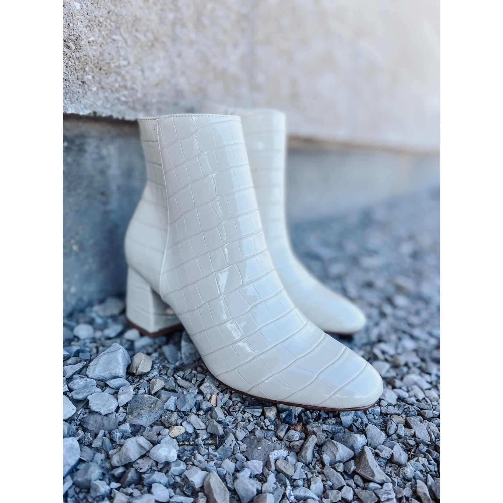 Chinese Laundry Davinna Glas Croc Cream Bootie