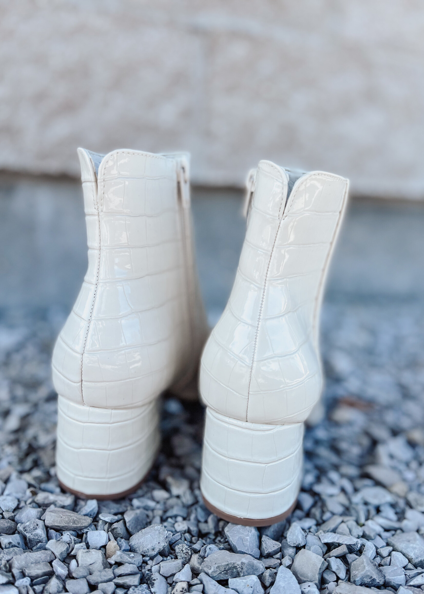 Chinese Laundry Davinna Glas Croc Cream Bootie