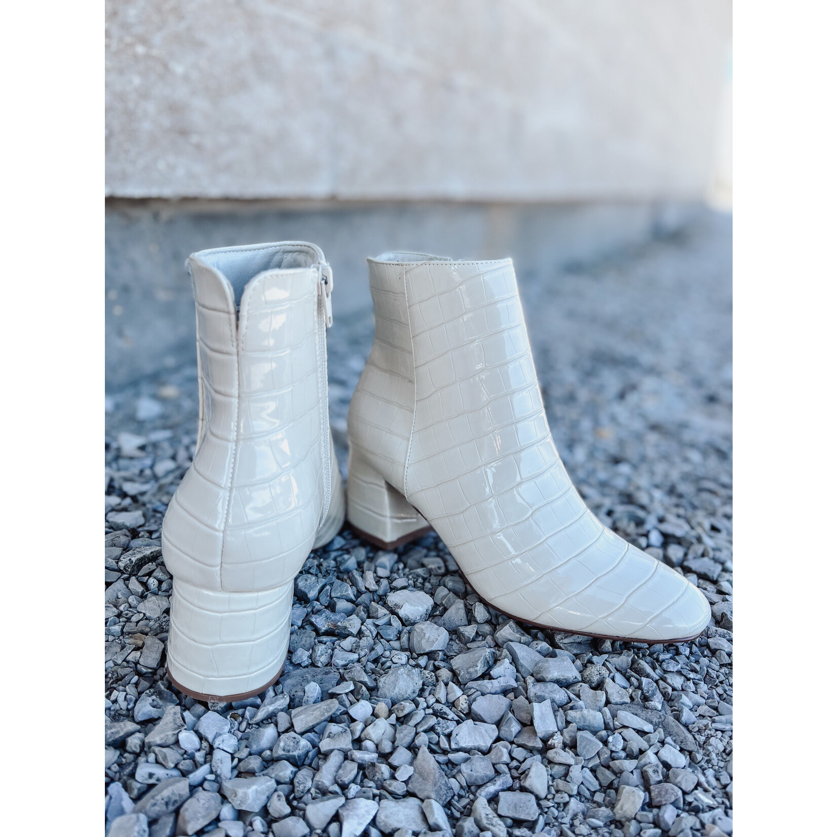 Chinese Laundry Davinna Glas Croc Cream Bootie