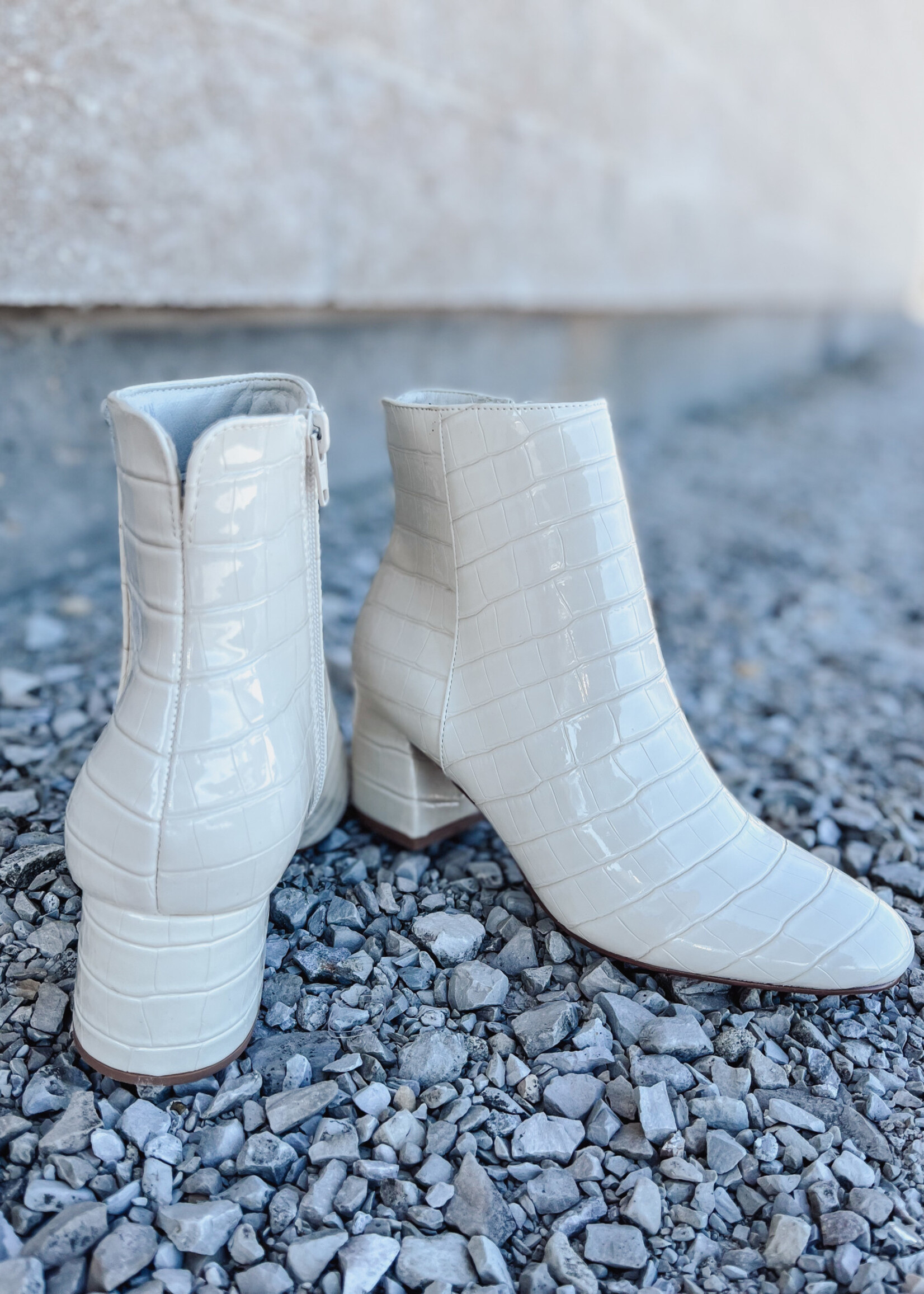 Chinese Laundry Davinna Glas Croc Cream Bootie