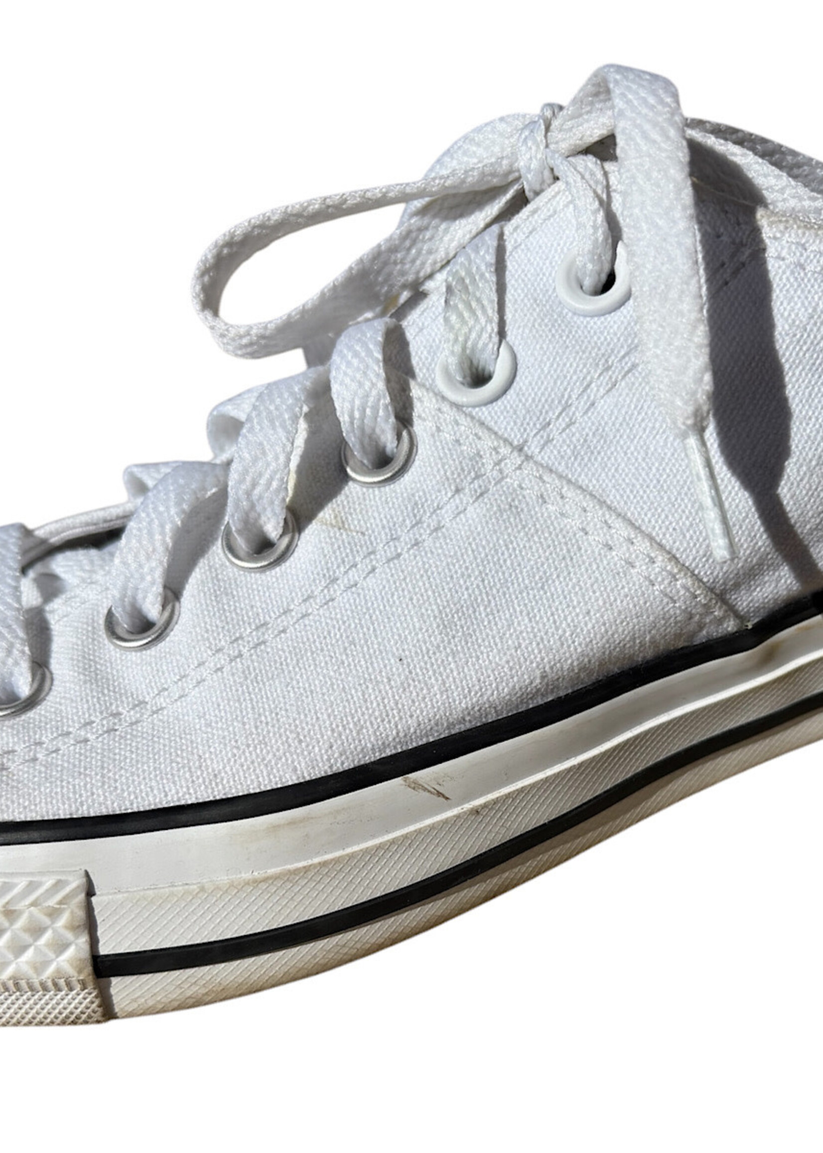 White Converse Low Top Sneakers Size 9-RF