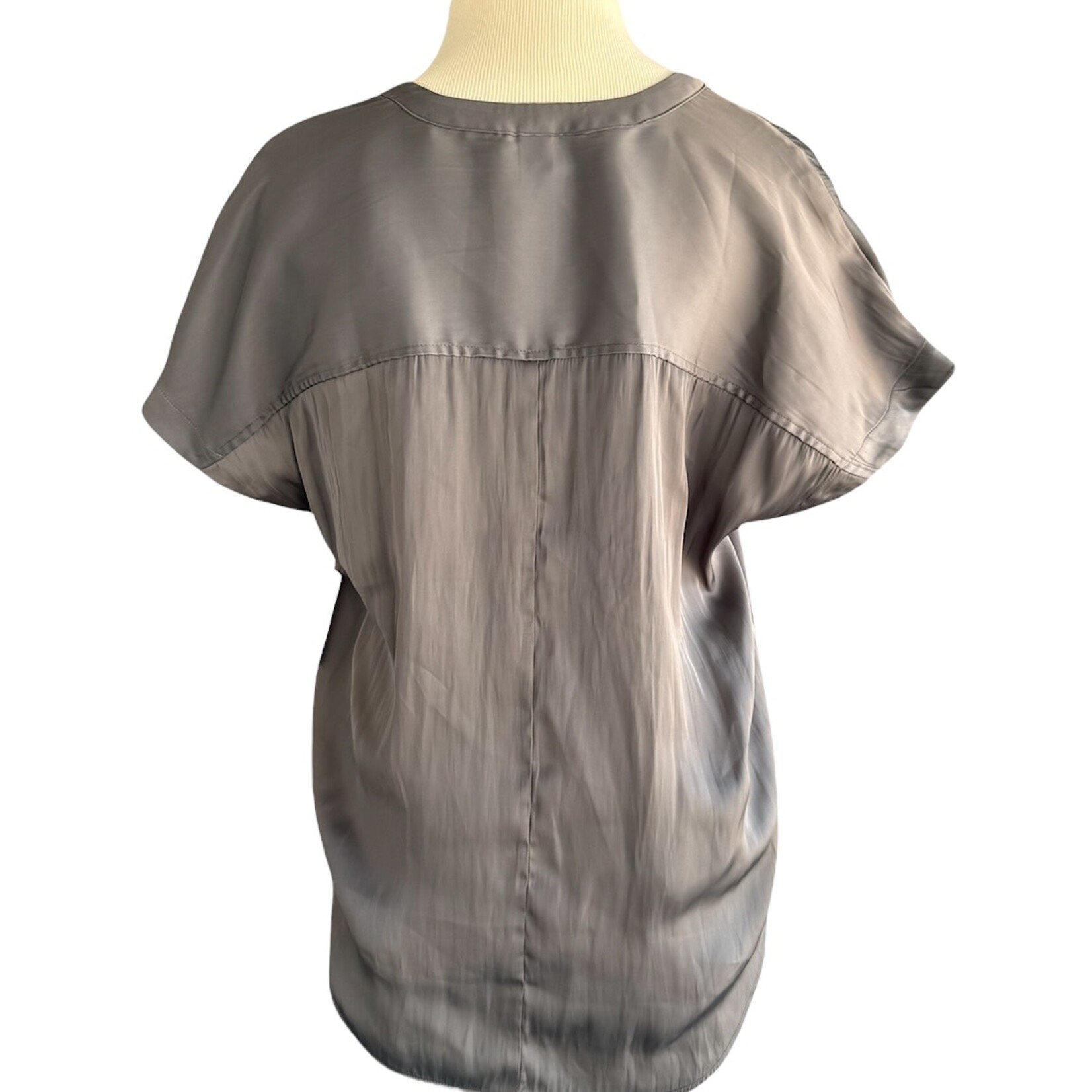 Old Navy Carbon Gray Satin Short Sleeve Blouse Size Medium -RF