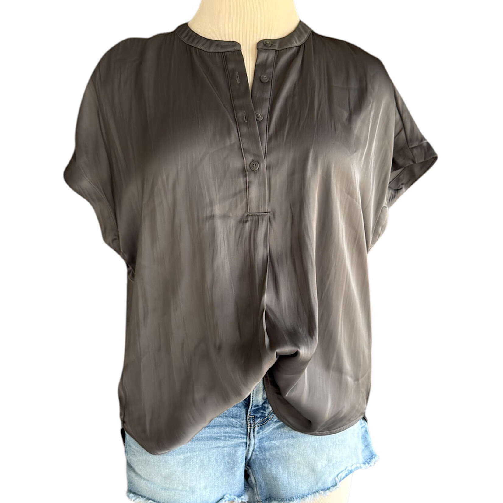 Old Navy Carbon Gray Satin Short Sleeve Blouse Size Medium -RF