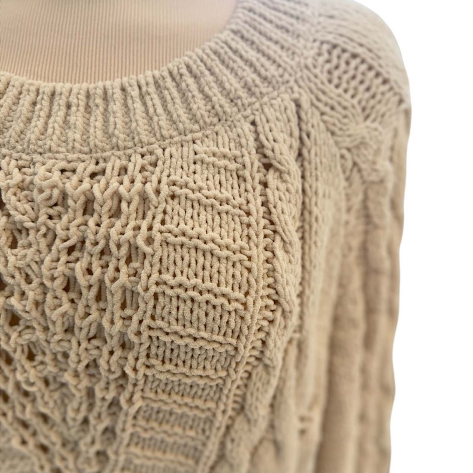 Cream Ribbed Knit Long Sleeve Sweater Size Medium- RF