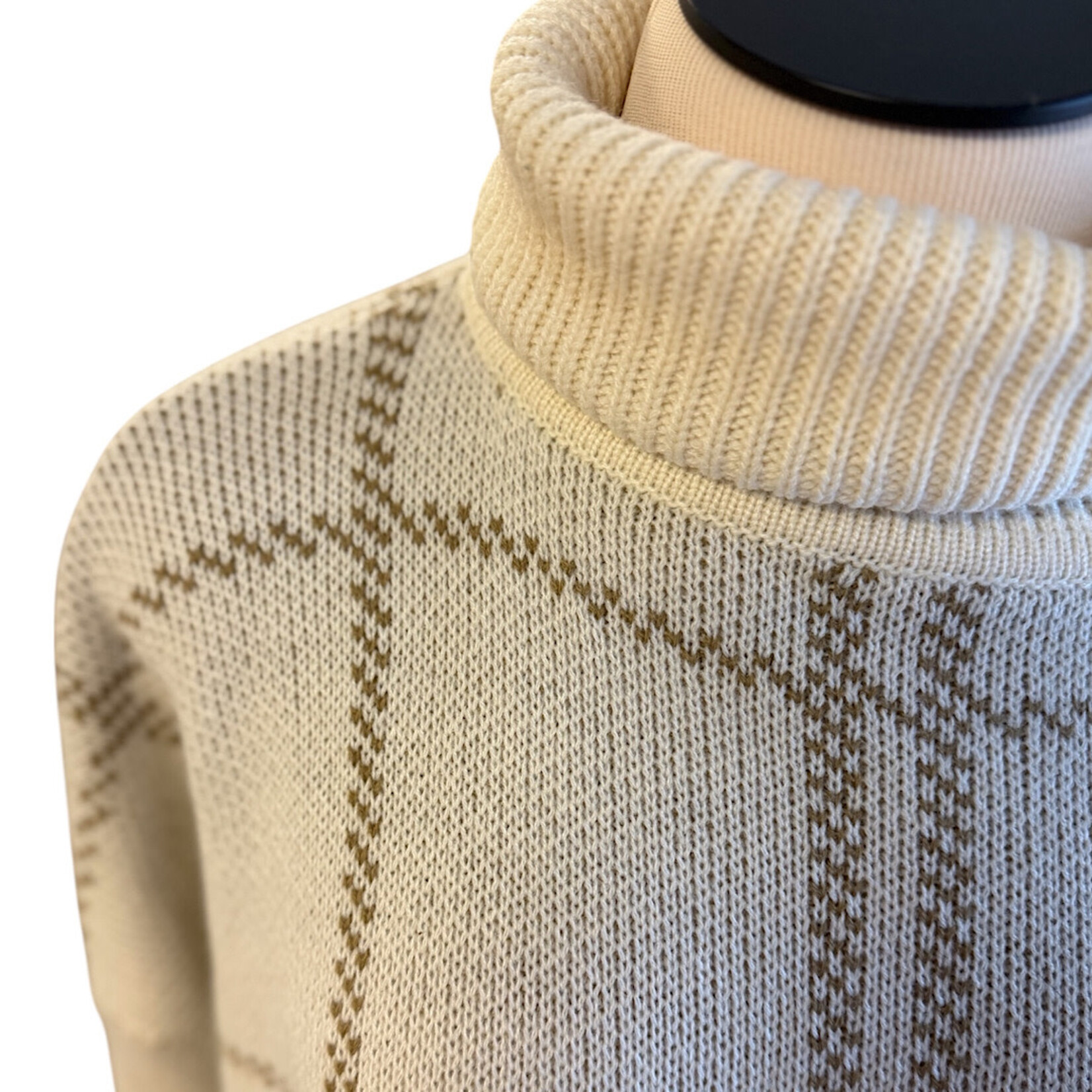 Cream Striped Turtleneck Long Sleeve Top Size Medium- RF