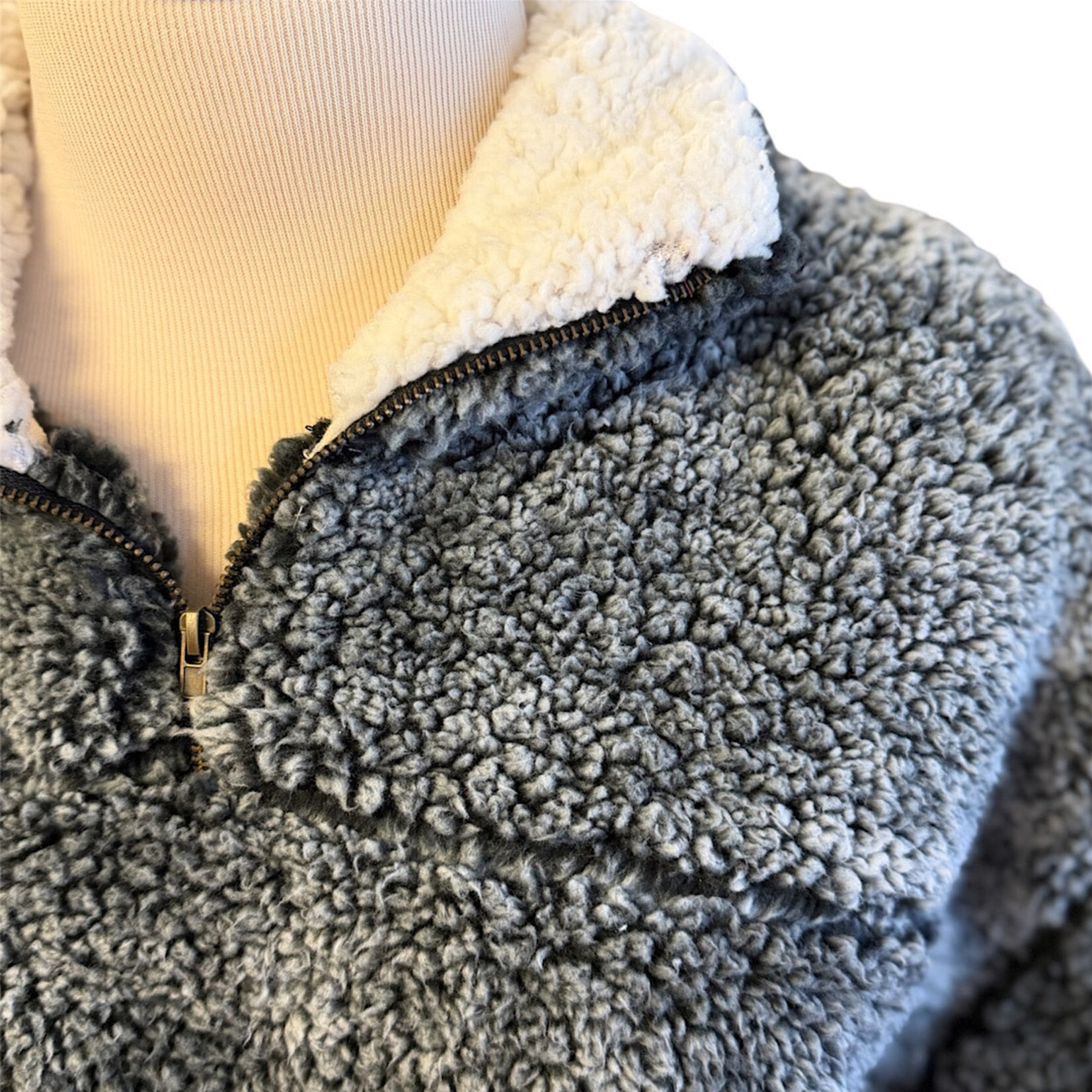 Black/ White Mix Sherpa Long Sleeve Pullover Size Large- RF