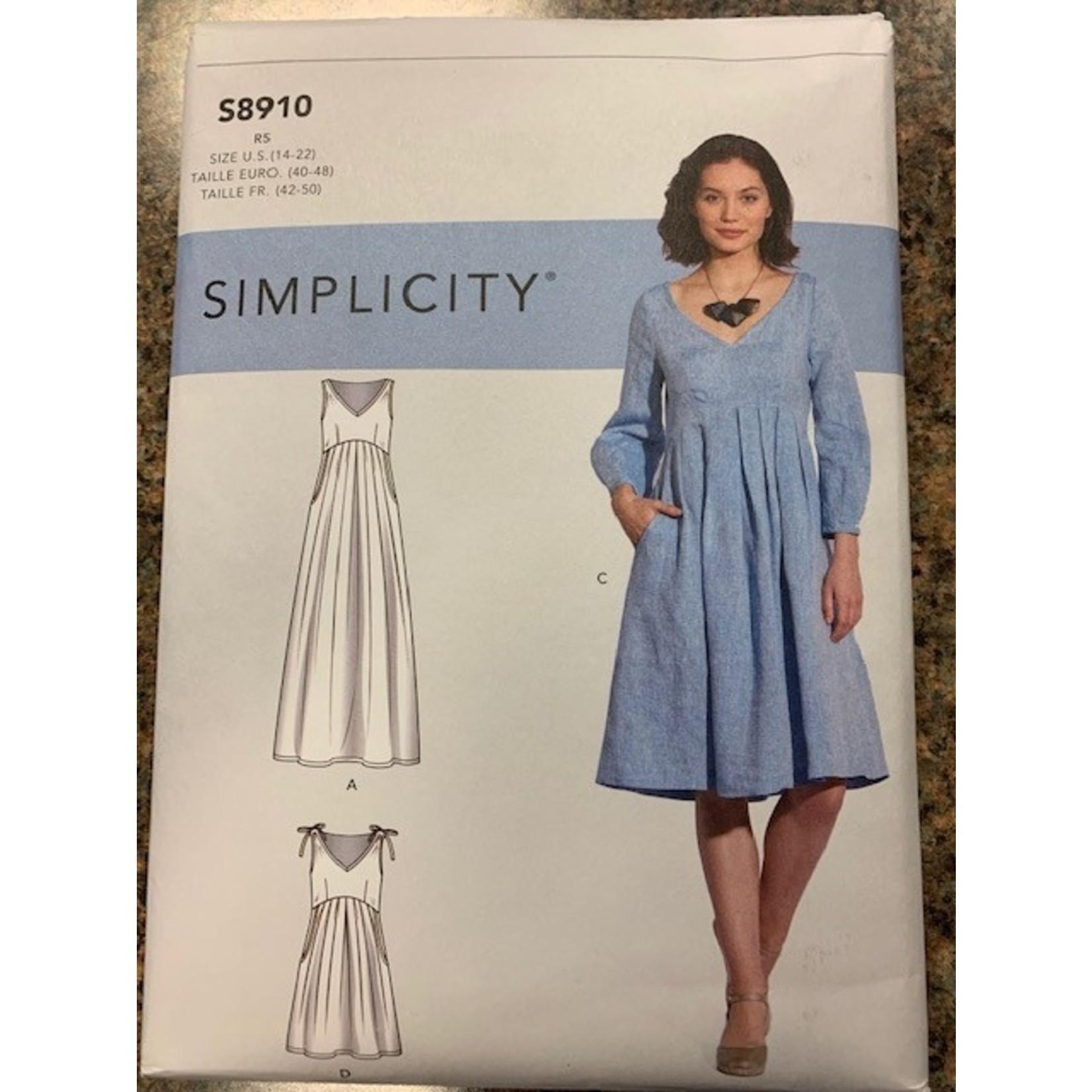 Simplicity Dress, Ladies, Size 14-22, # 8910