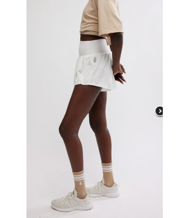 Carpe Diem Short- White