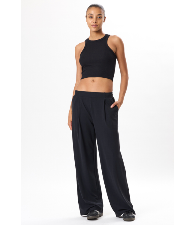 Kiki Rib Crop- Black