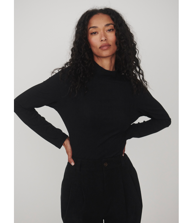 Astrid Fitted Long Sleeve Tee 2.0- Black