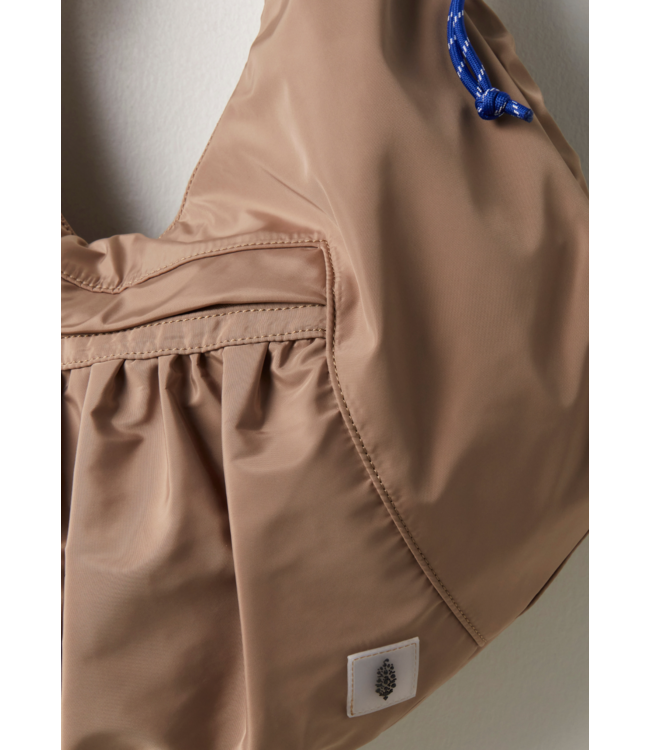 Freestyle Clinched Tote- Sandy