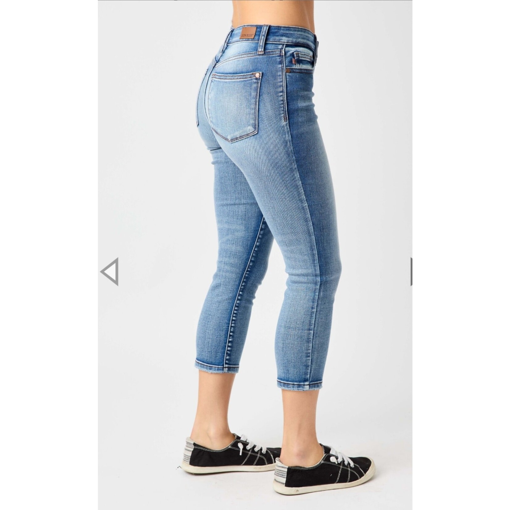 Judy Blue Mid Rise Contrast Wash Capri