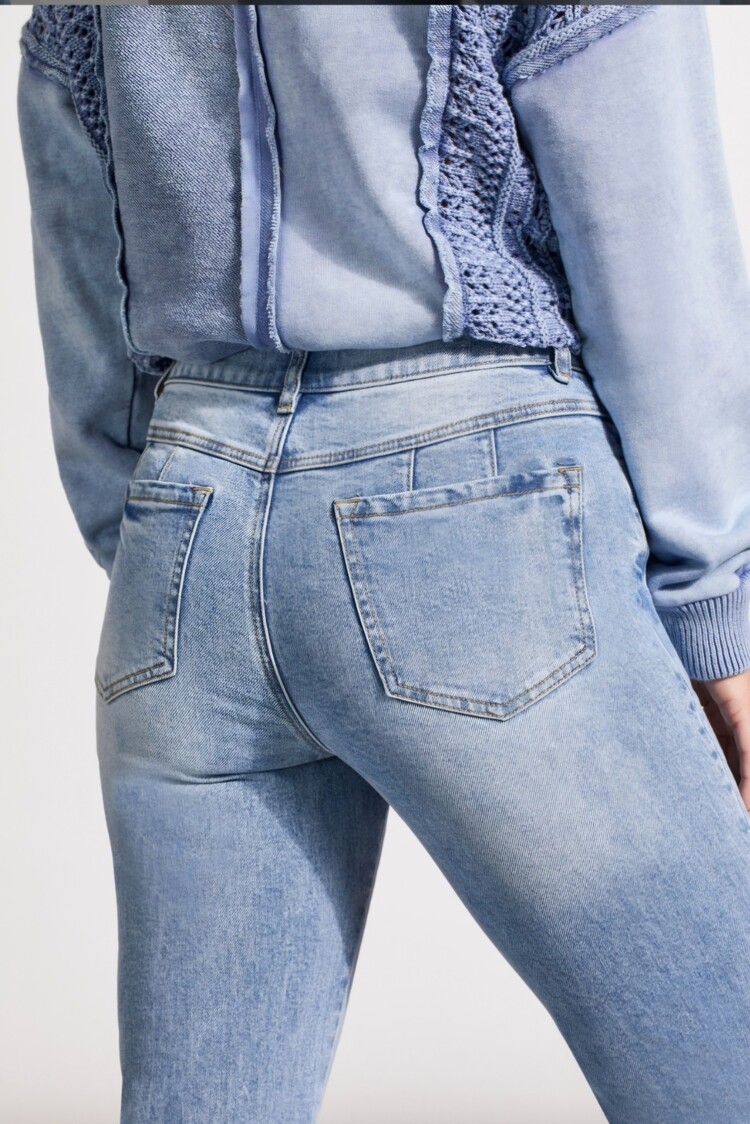 Tribal Sophia Microflare Crop W Denim Applique Flower Blue