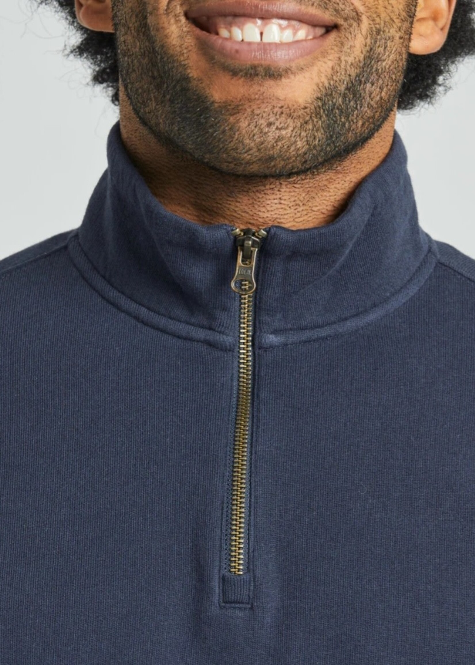 Life is Good MEN'S SOLID FRENCH TERRY QUARTER ZIP