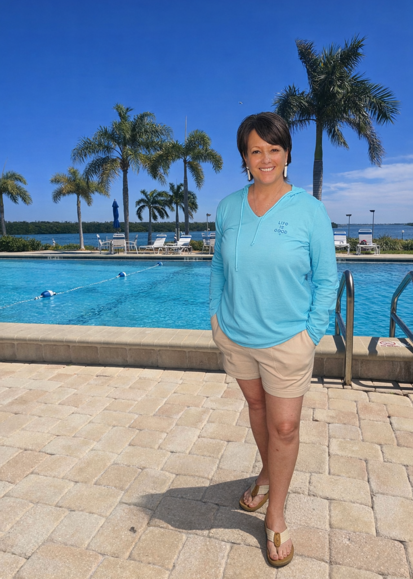 Life is Good WOMEN'S BURST SYMMETRY LONG SLEEVE CRUSH