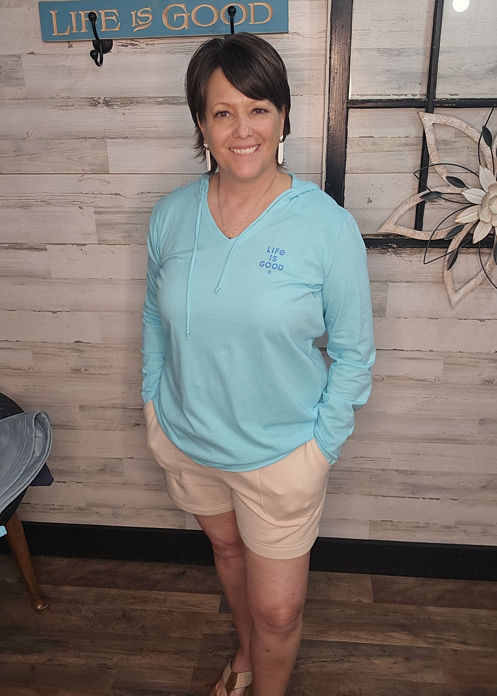 Life is Good WOMEN'S BURST SYMMETRY LONG SLEEVE CRUSH