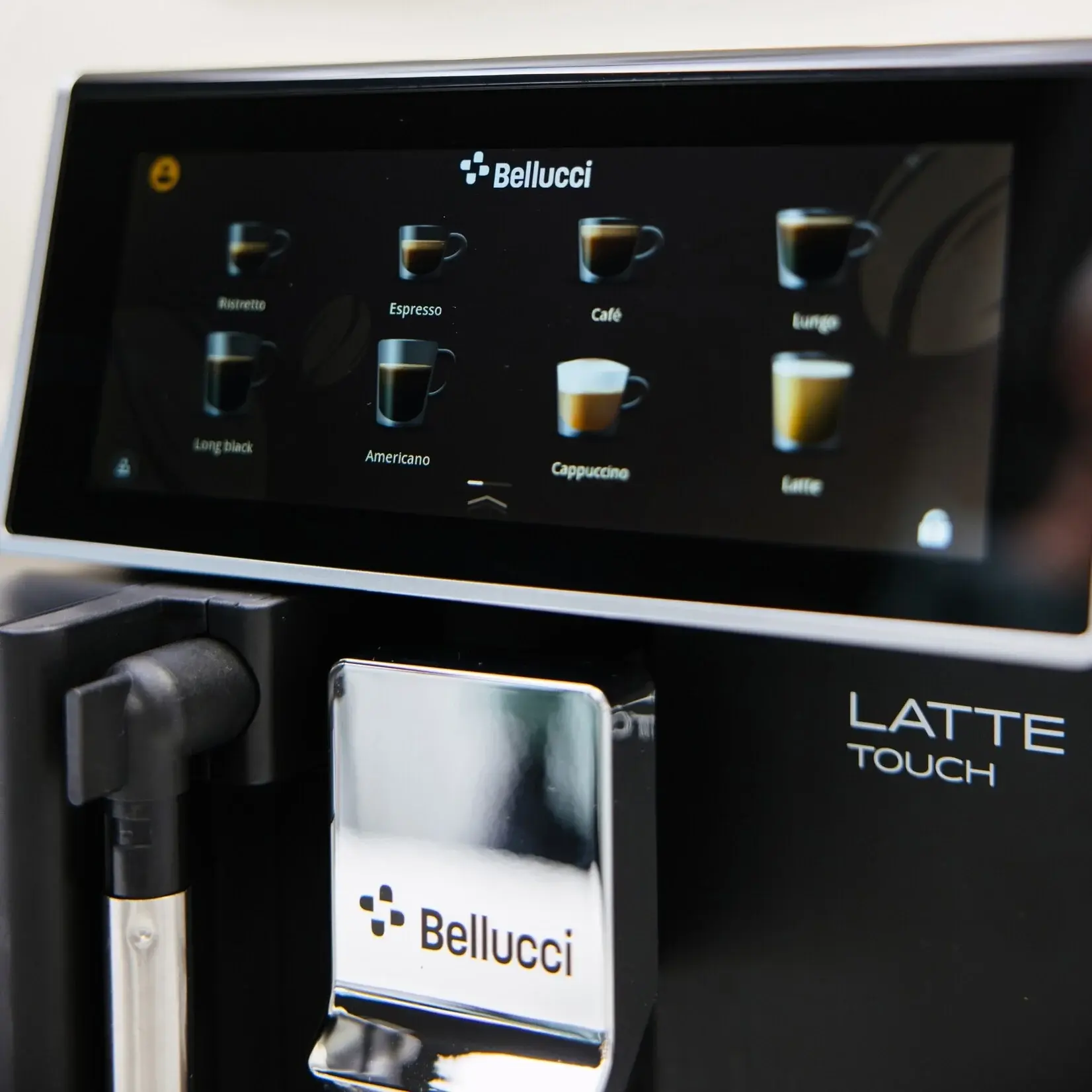 BELLUCCI Machine espresso automatique LATTETOUCH avec pichet à lait
