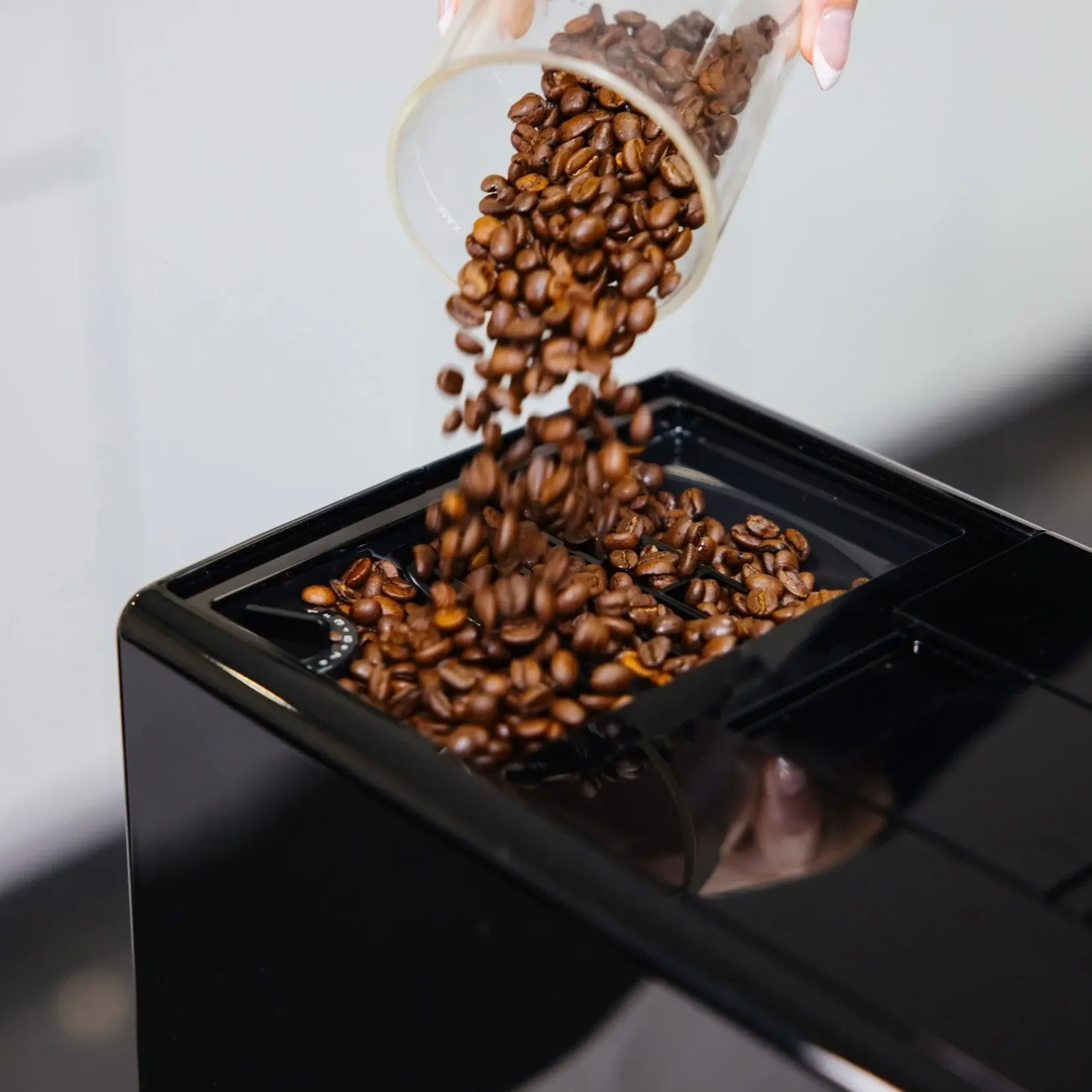 BELLUCCI Machine espresso automatique LATTETOUCH avec pichet à lait