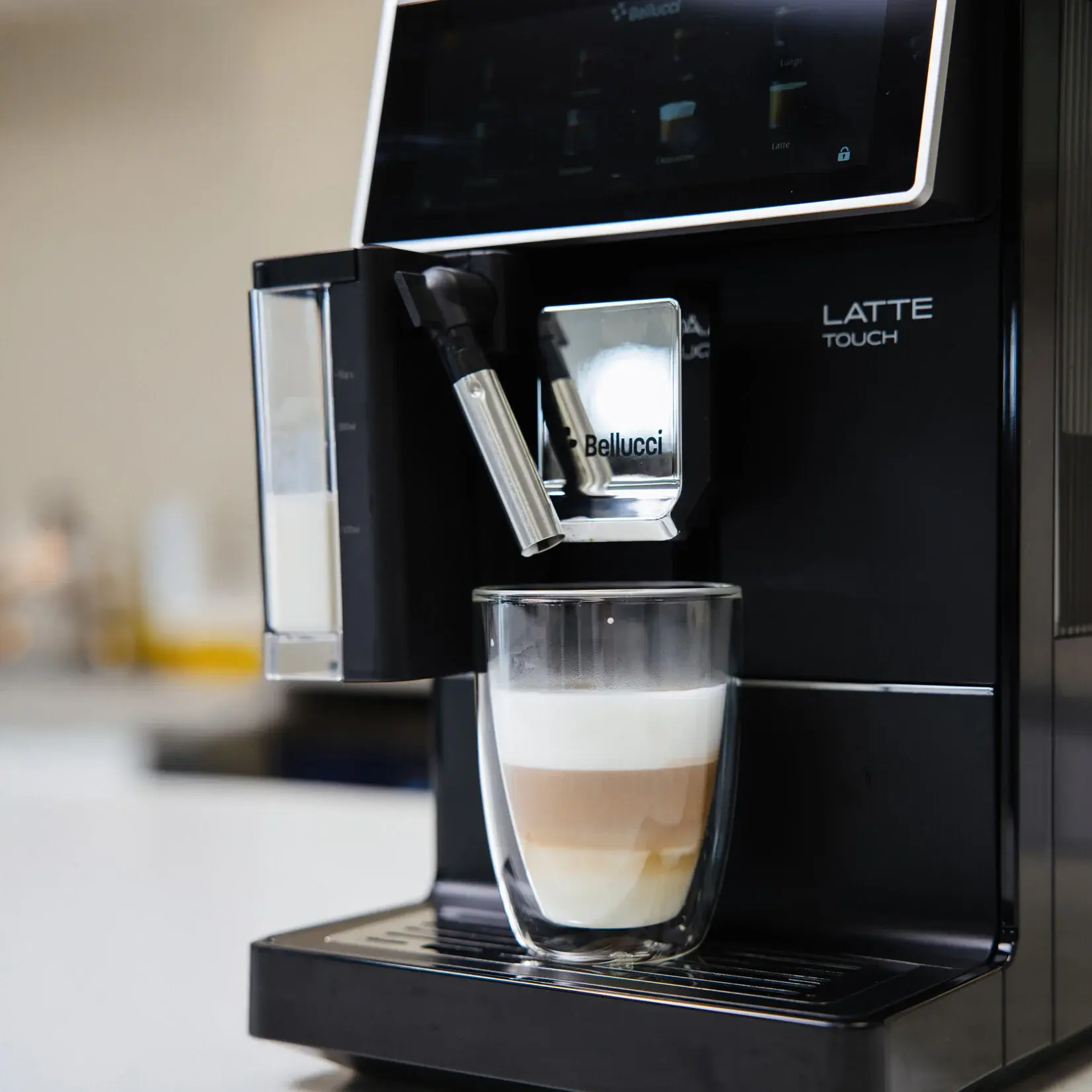 BELLUCCI Machine espresso automatique LATTETOUCH avec pichet à lait