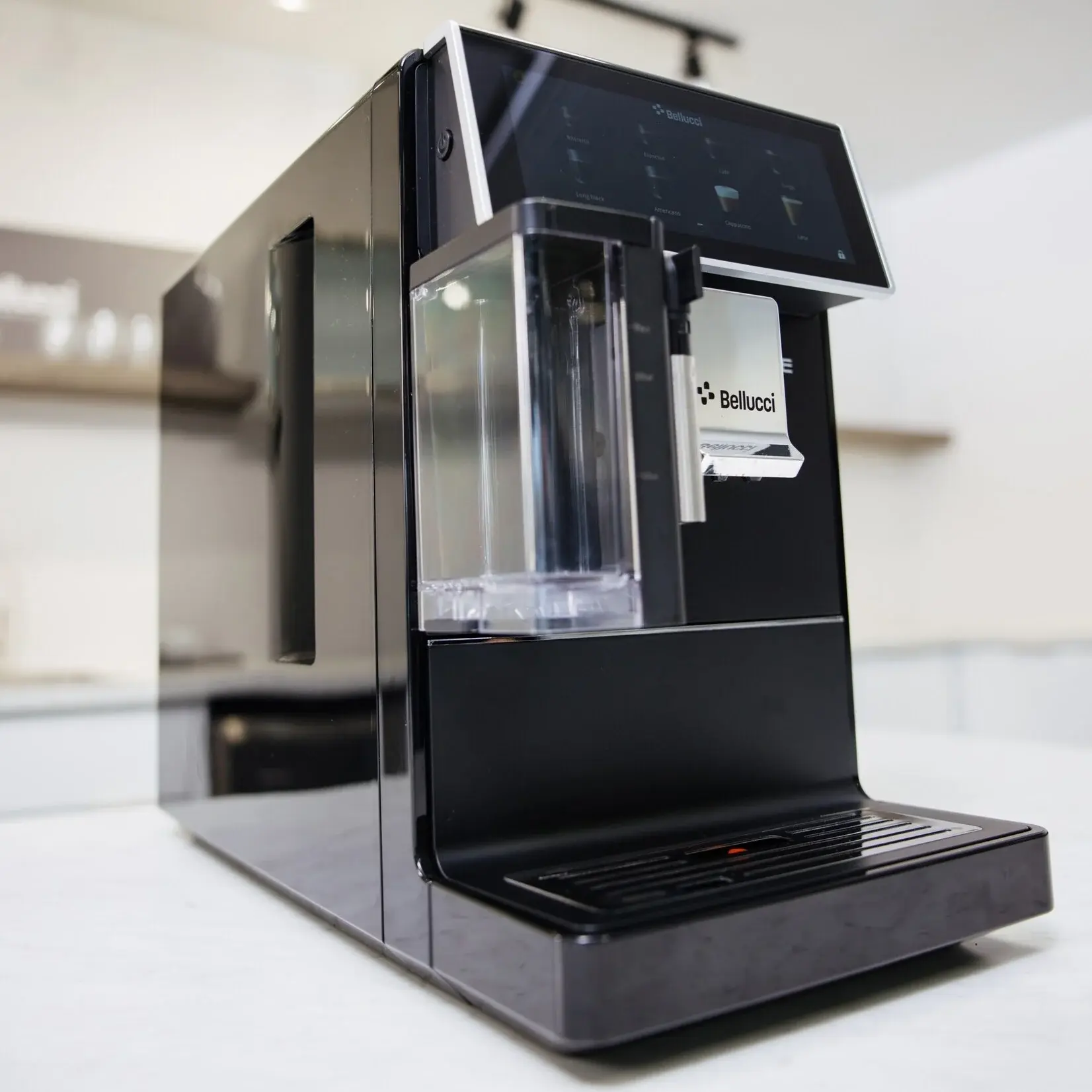 BELLUCCI Machine espresso automatique LATTETOUCH avec pichet à lait