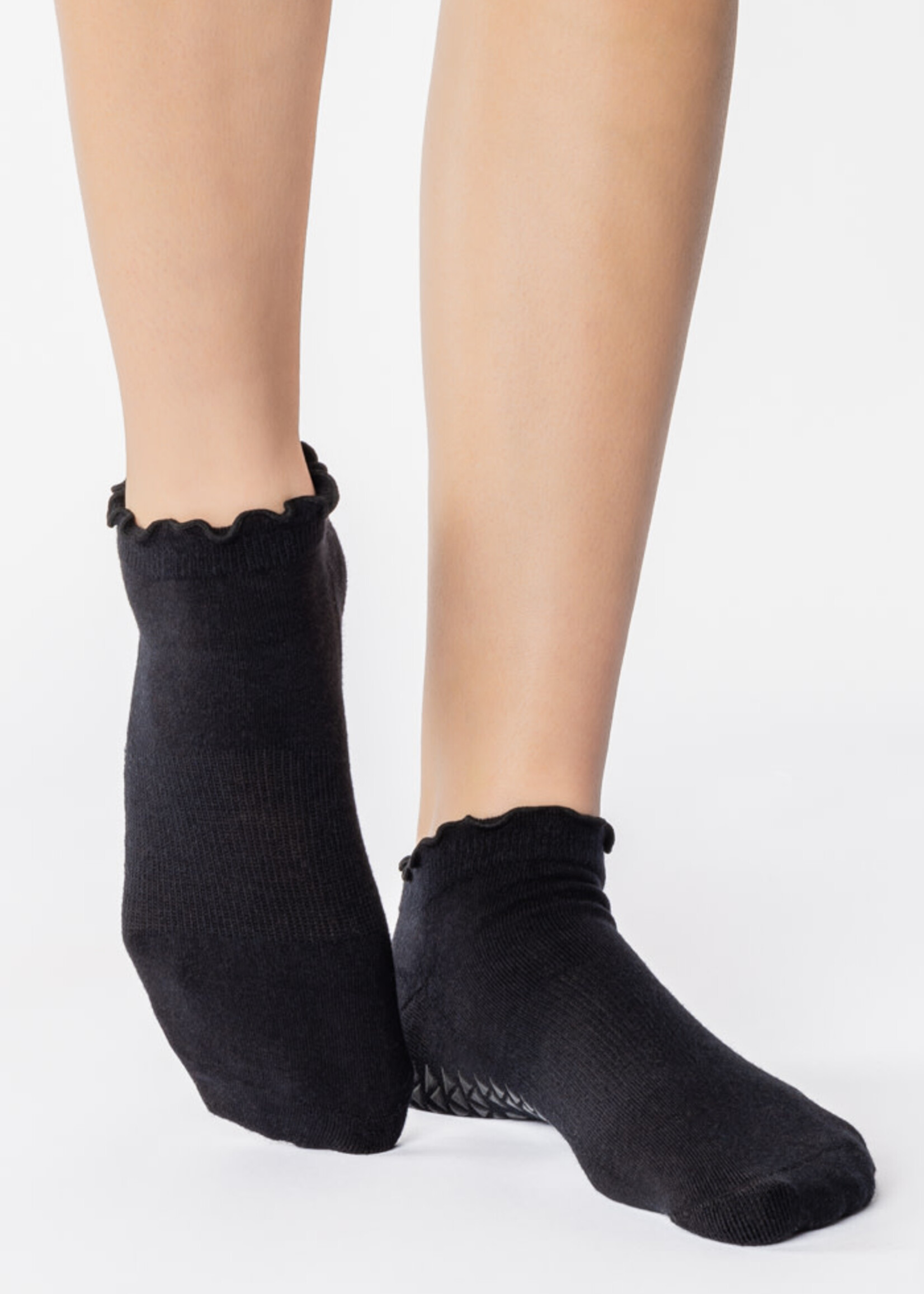 Pointe Studio Ruffle Grip Sock Black