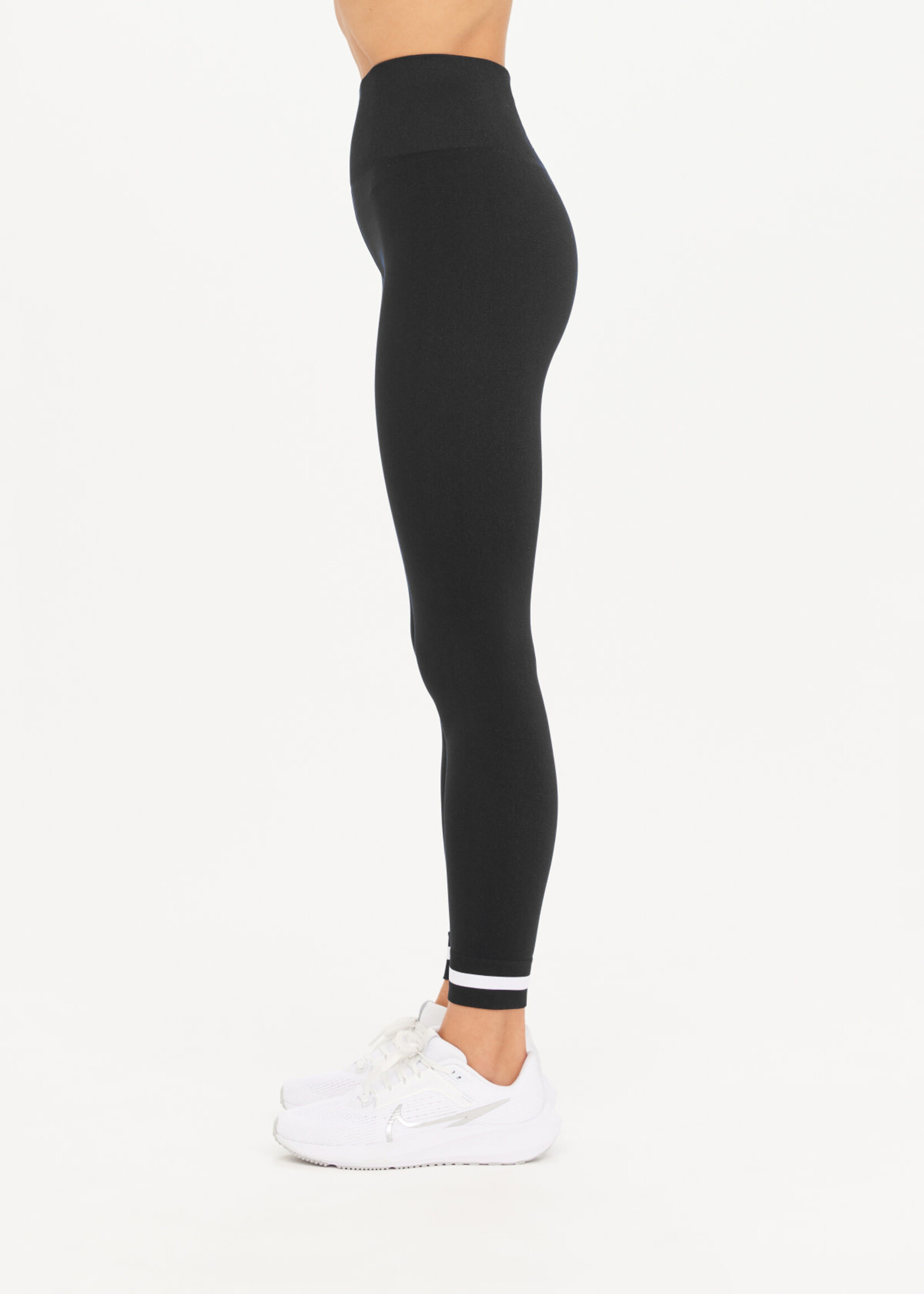 The Upside Form Seamless 25in Midi Pant Black