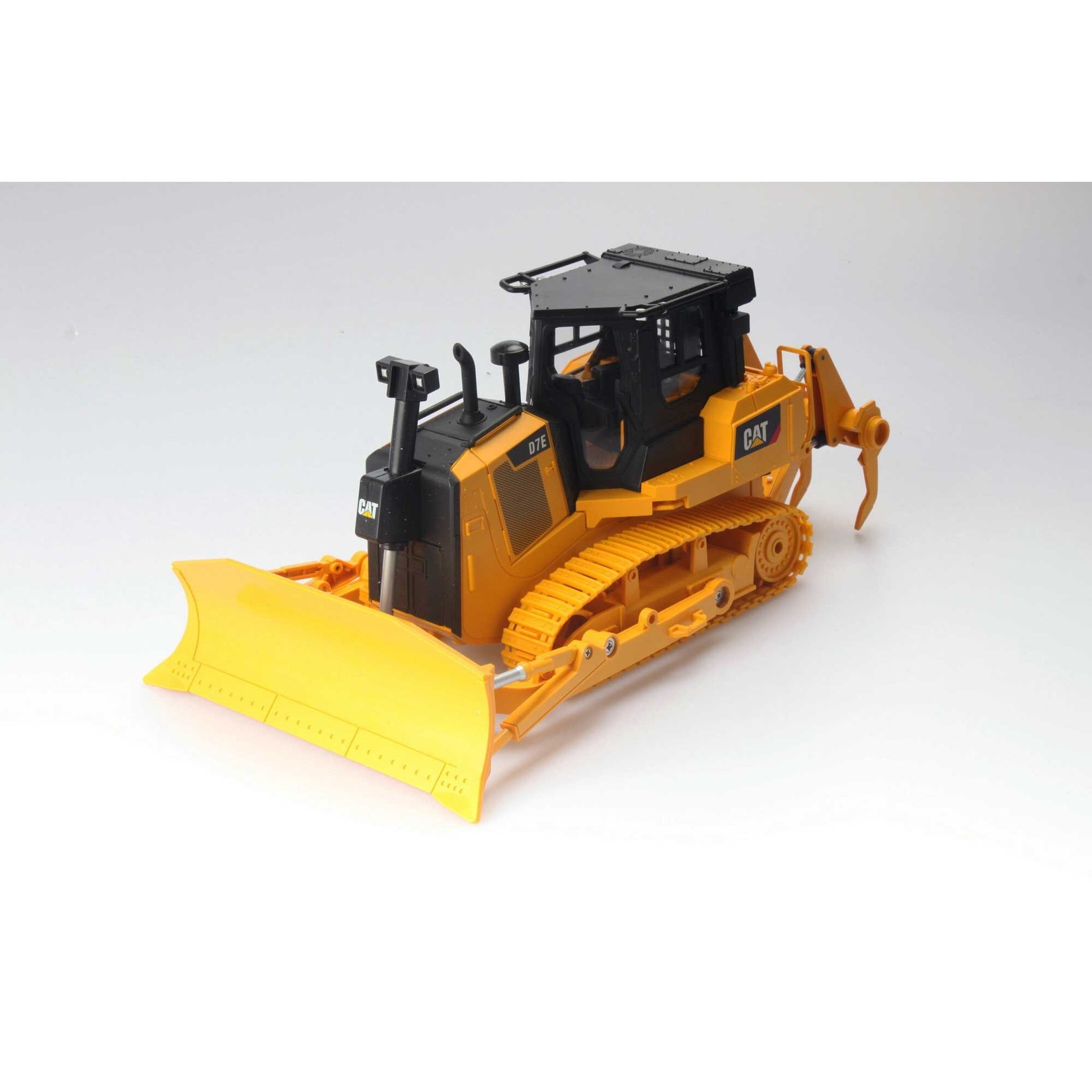 1/24 RC Caterpillar D7E Bulldozer