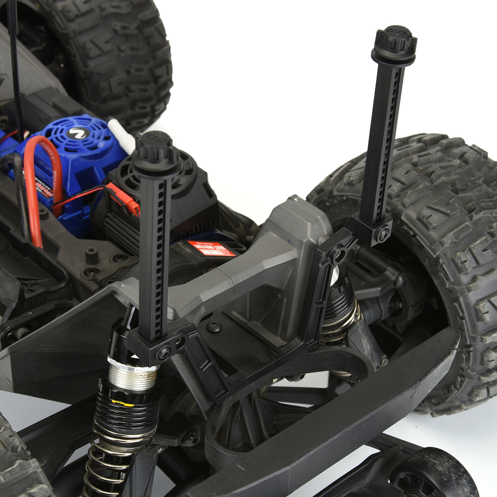 Pro-Line 1/8 Extended Front/Rear Body Mounts: MAXX