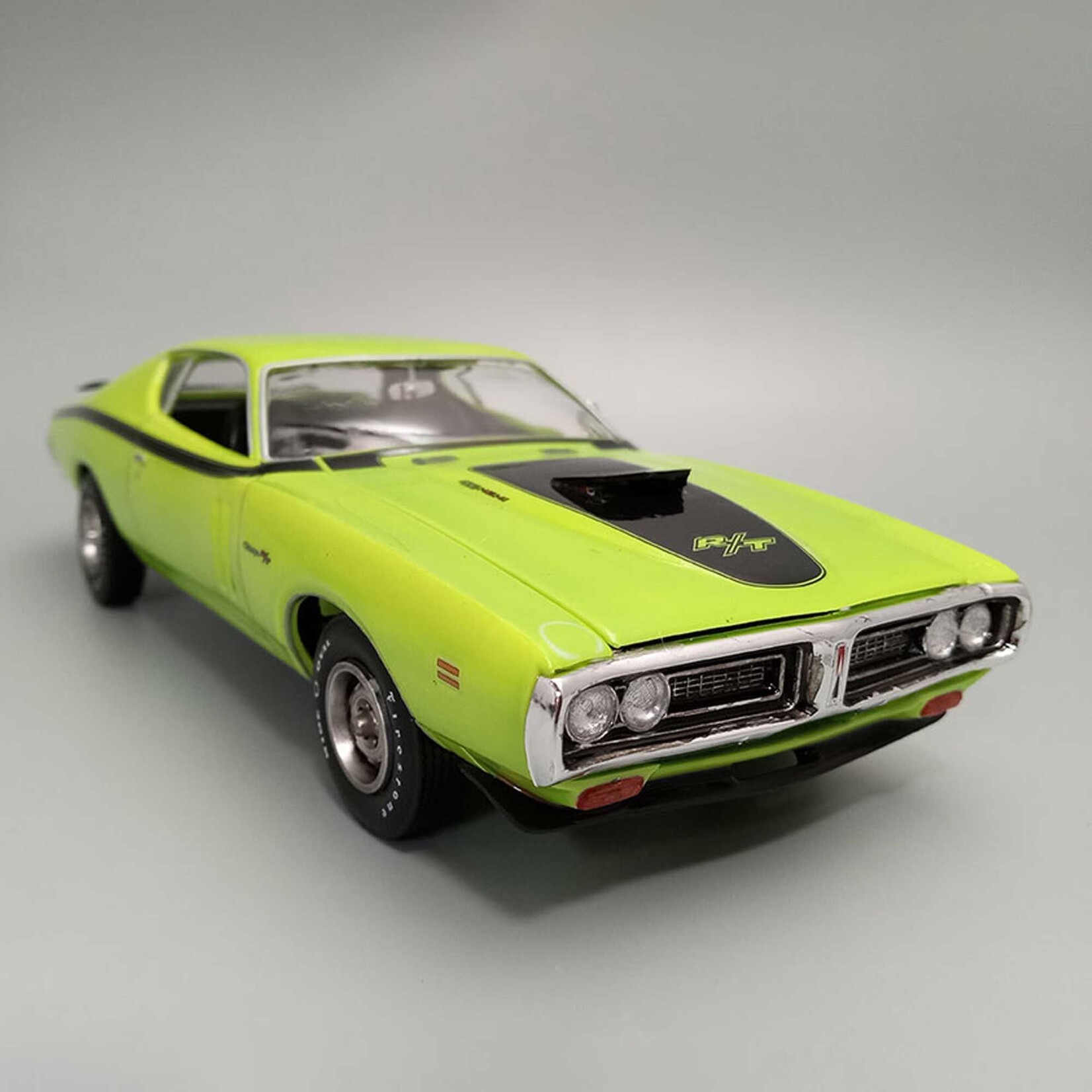 AMT 1/25 1971 Dodge Hemi Charger R/T Model Kit