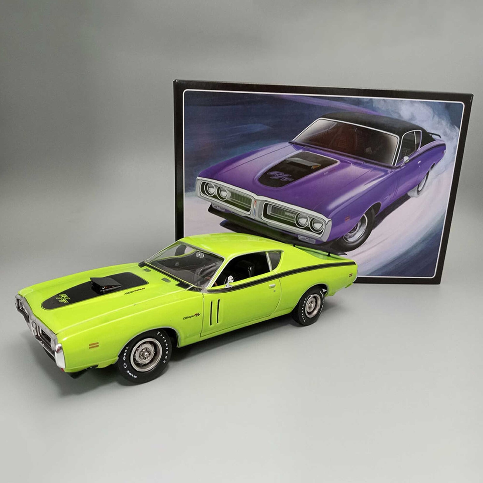 AMT 1/25 1971 Dodge Hemi Charger R/T Model Kit