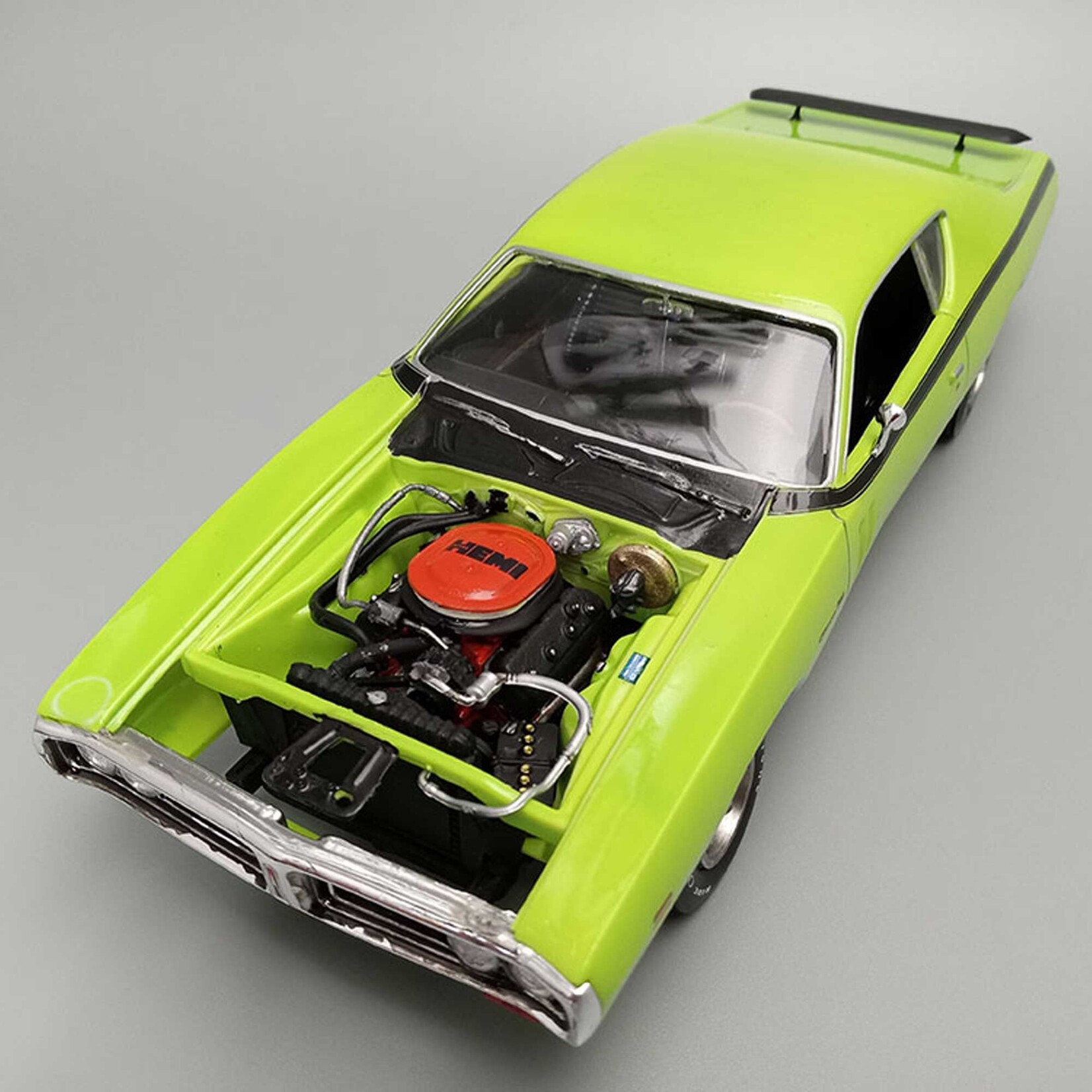 AMT 1/25 1971 Dodge Hemi Charger R/T Model Kit