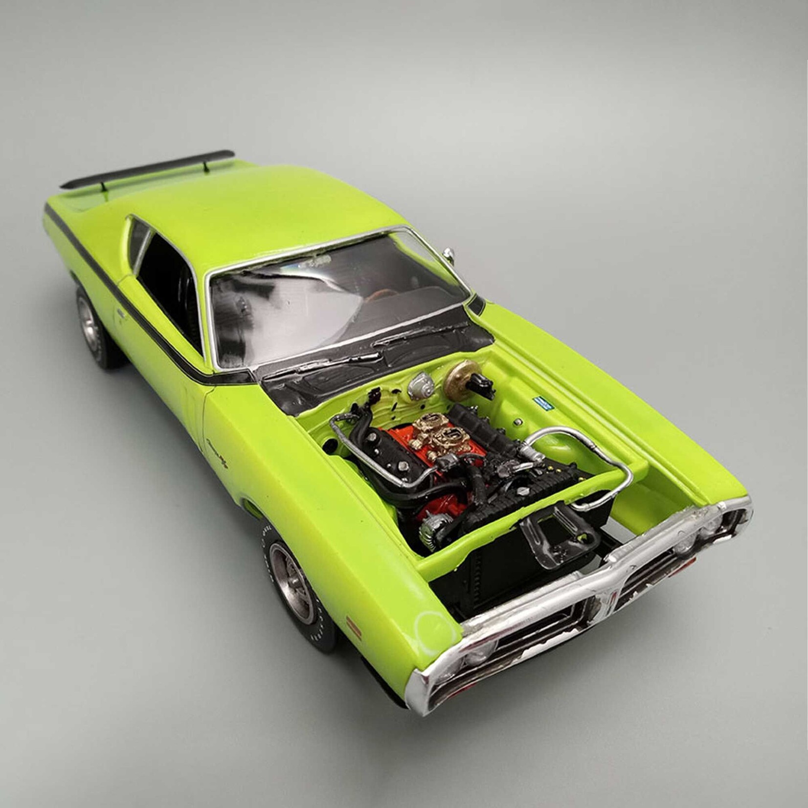 AMT 1/25 1971 Dodge Hemi Charger R/T Model Kit