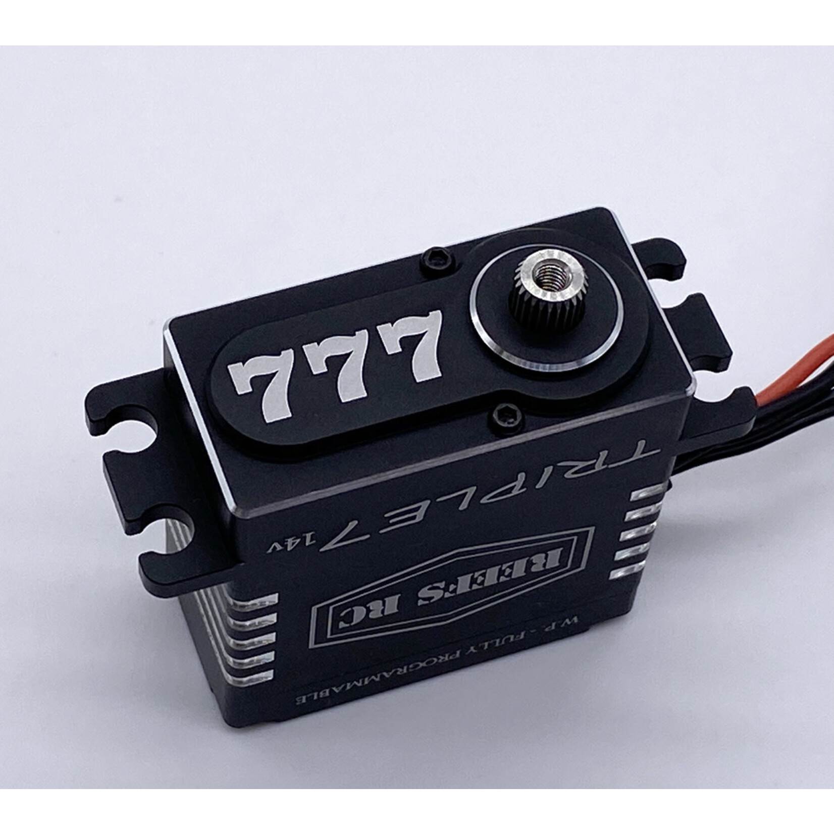 Triple 7 Reefs Servo