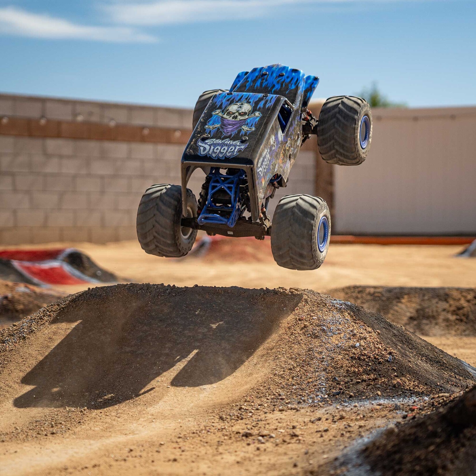 Losi 1/8 LMT 2.0 Son-Uva Digger 4X4 Solid Axle Brushless Monster Truck RTR, Blue