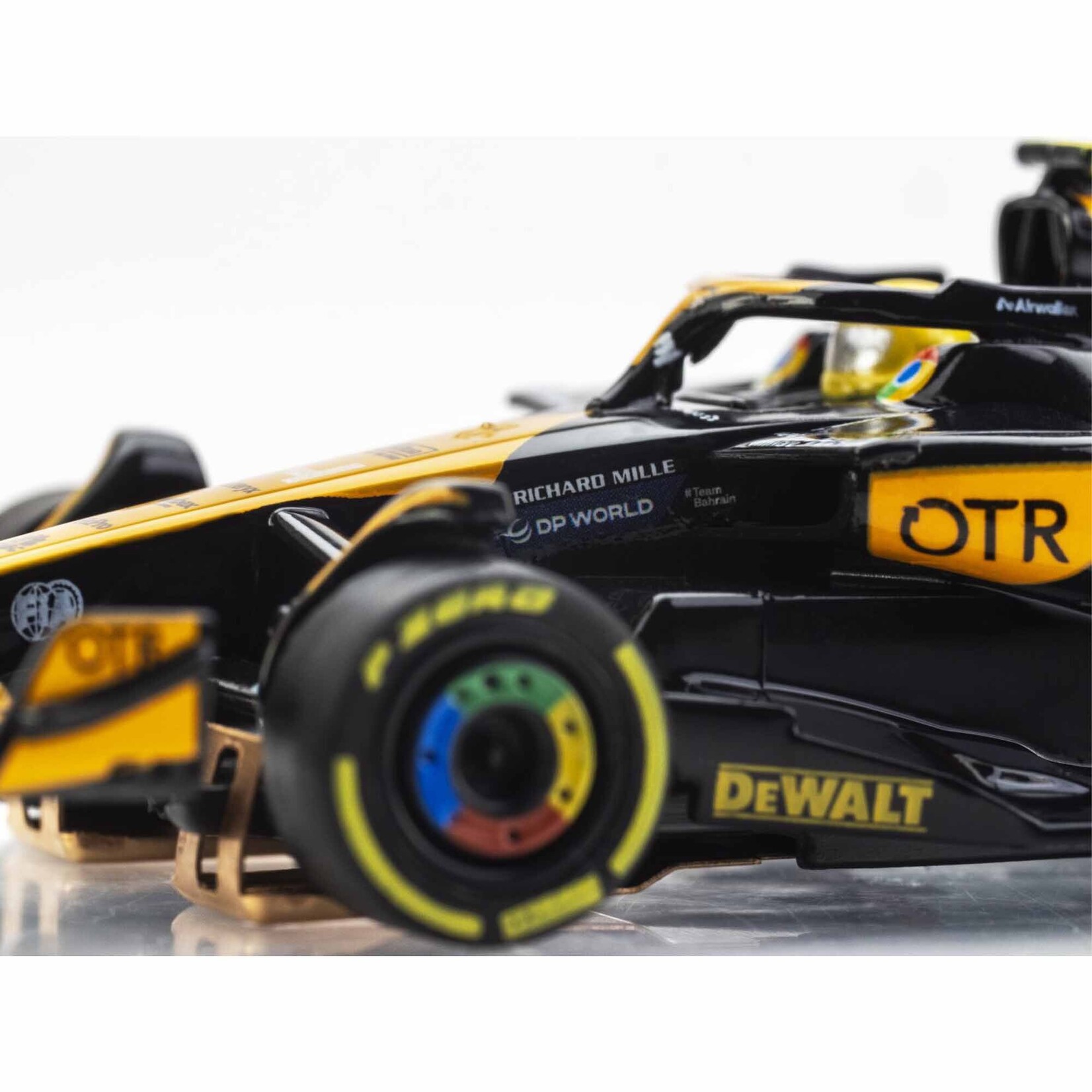 AFX Slot Cars HO 2024 McLaren Fomula-1 MCL38 #4 AU Mega G+ Slot Car