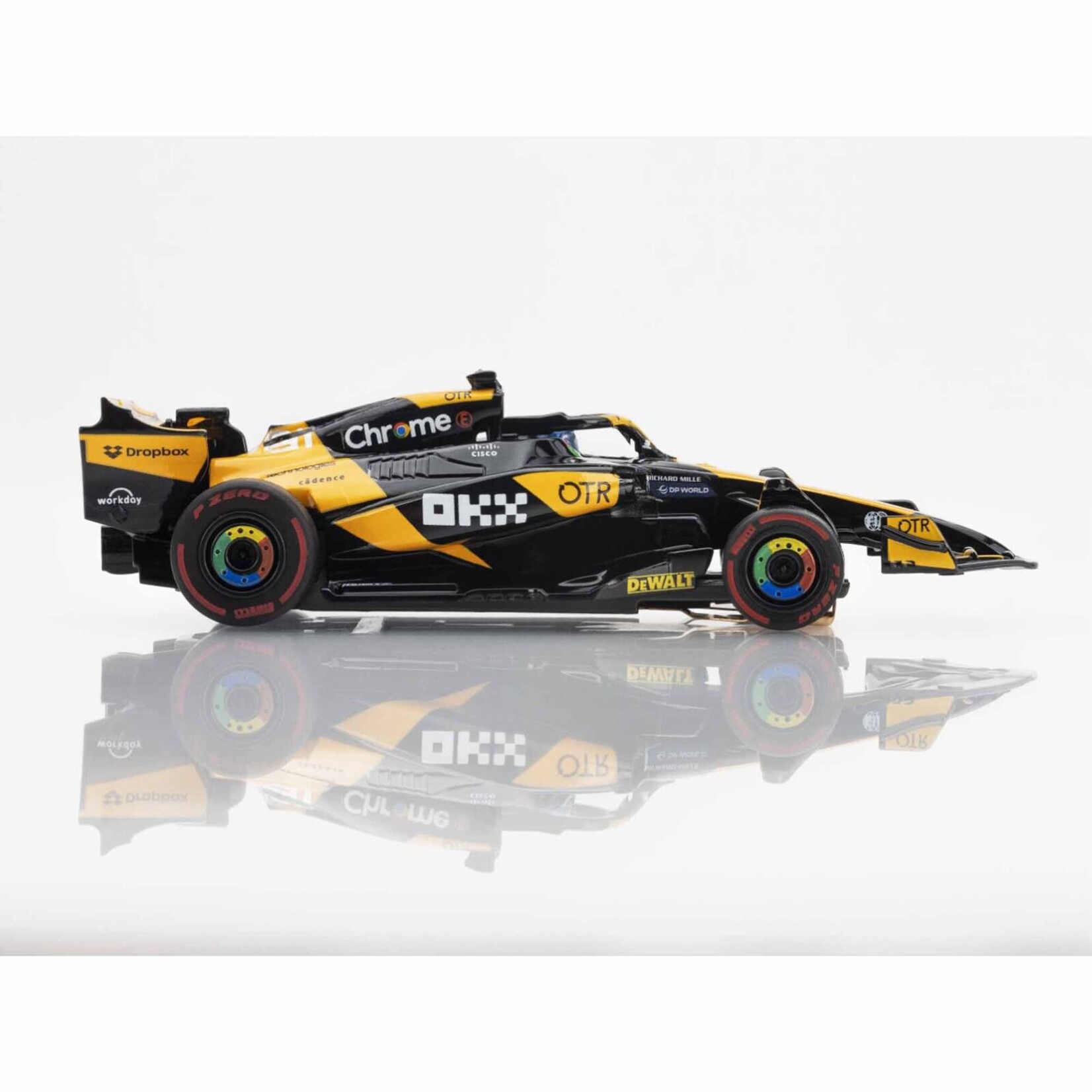 AFX Slot Cars McLaren F1 MCL38 #81 AU 2024