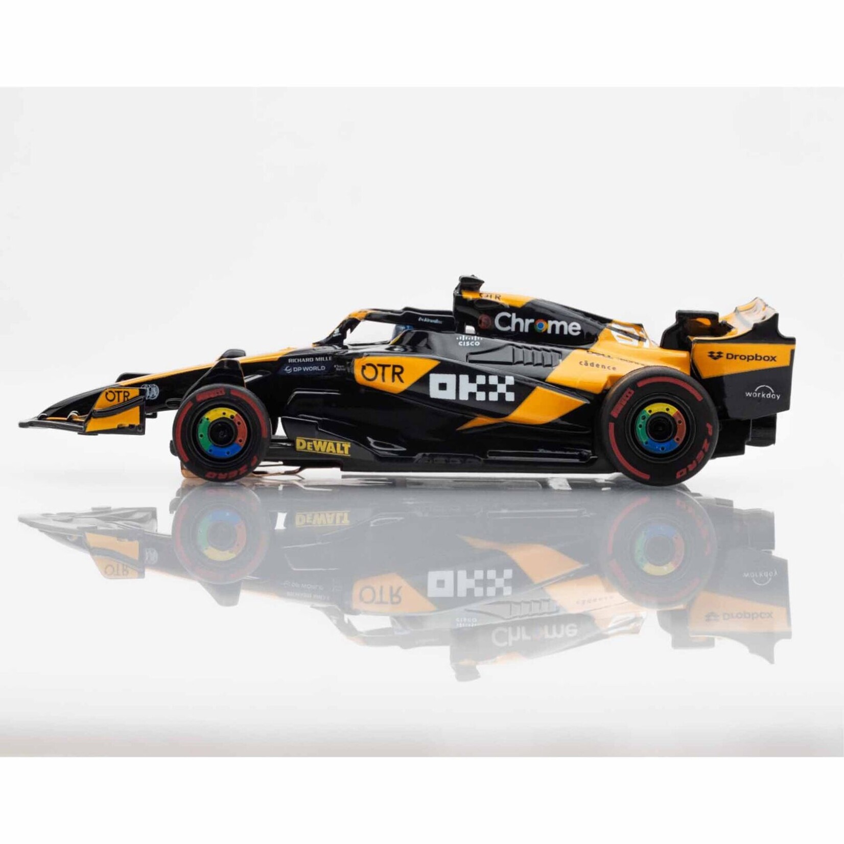 AFX Slot Cars McLaren F1 MCL38 #81 AU 2024