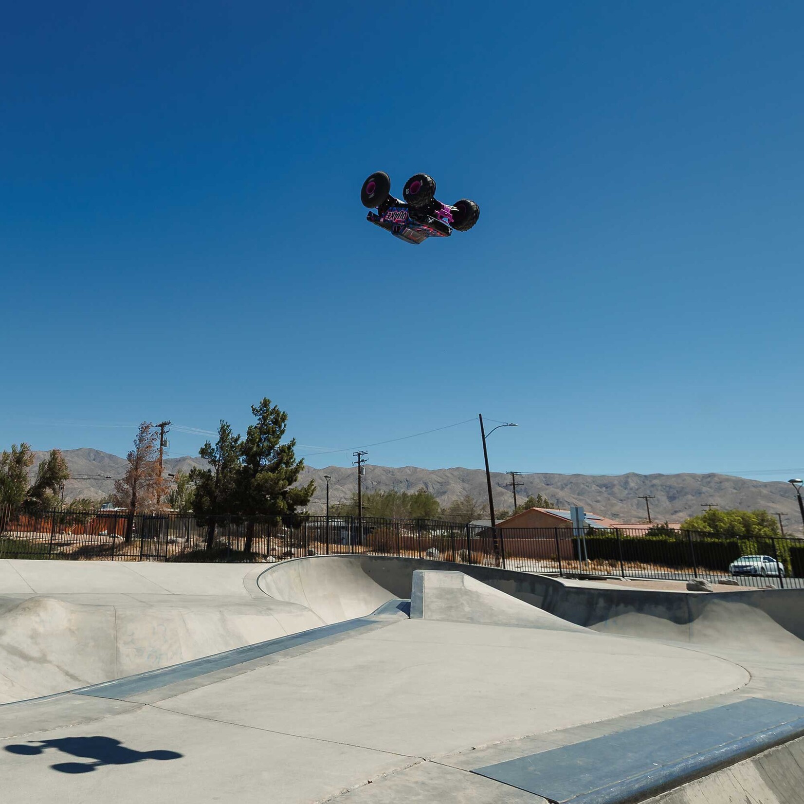 Arrma 1/10 QUAKE 223S DSC 2WD RTR Brushless Monster Truck, Purple